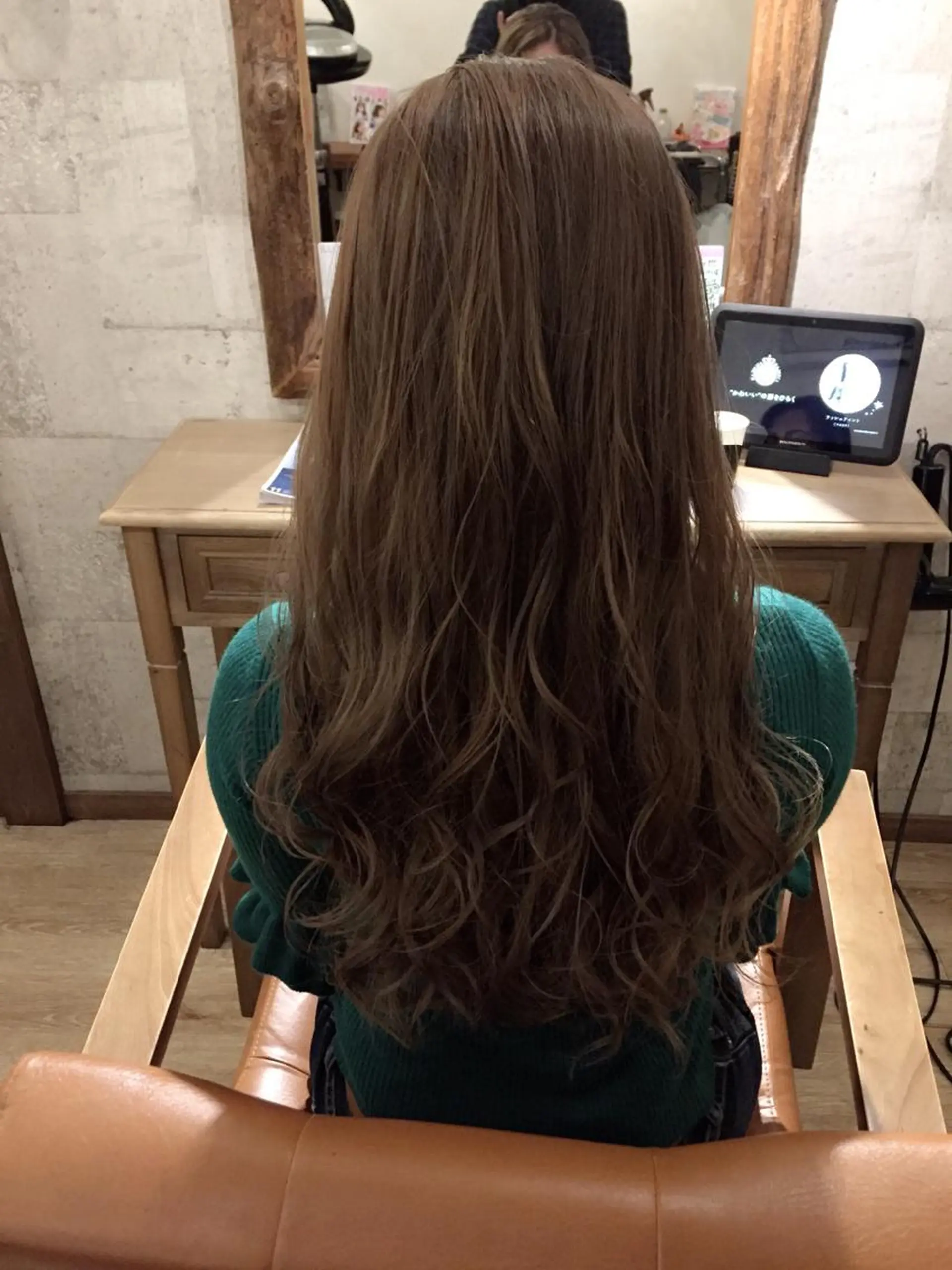 ロング カラー ベージュカラー ブリーチ ミルクティーベージュ カット ヘアカラー トリートメント SALOWIN(サロウィン)広島並木通り所属・田村和範/似合わせ カラー/髪質改善のヘアスタイル