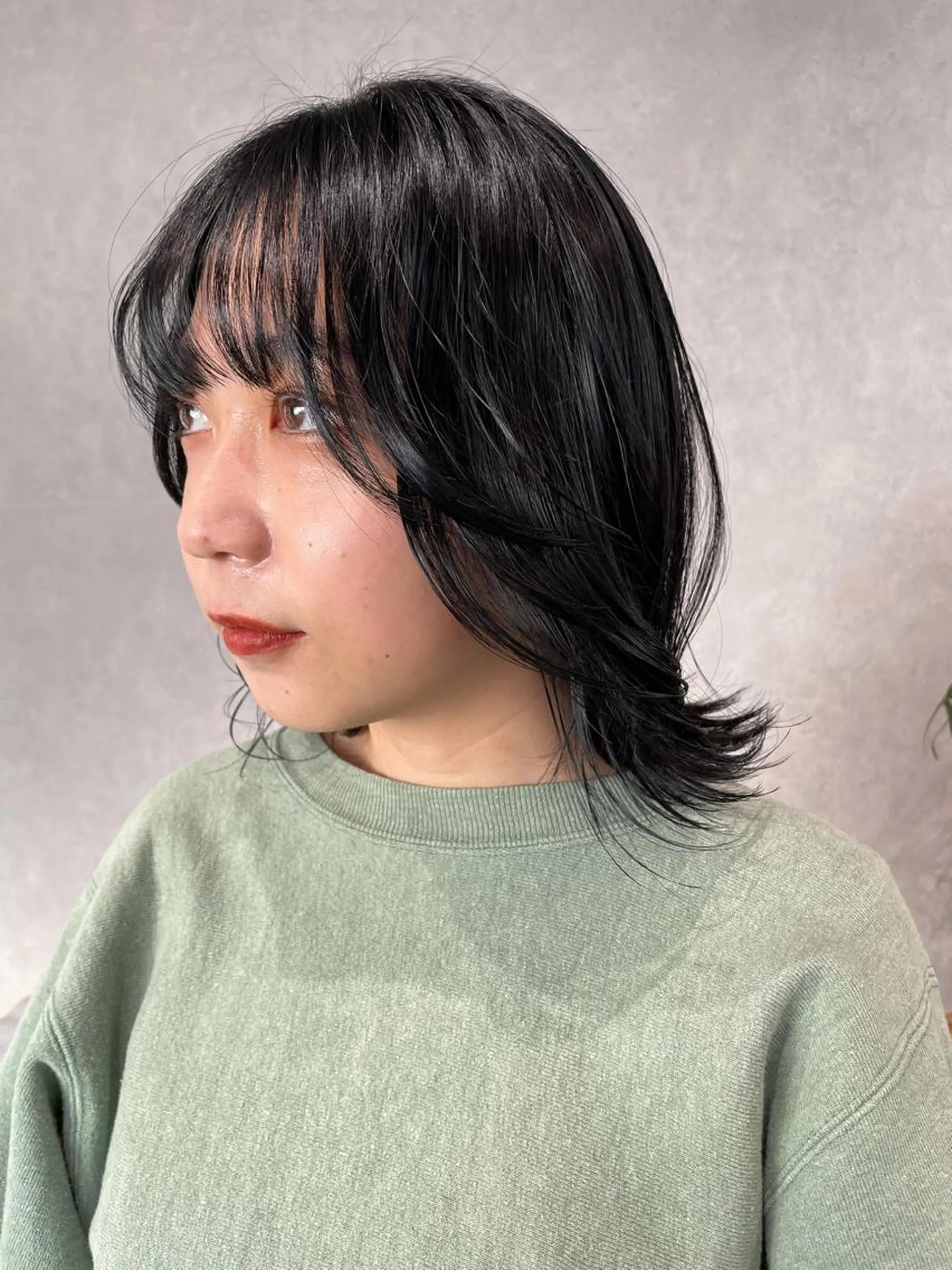 ミディアム カラー 透明感カラー ネイビーカラー ヘアカラー ナチュラル透明感🌱 小山美樹子のヘアスタイル