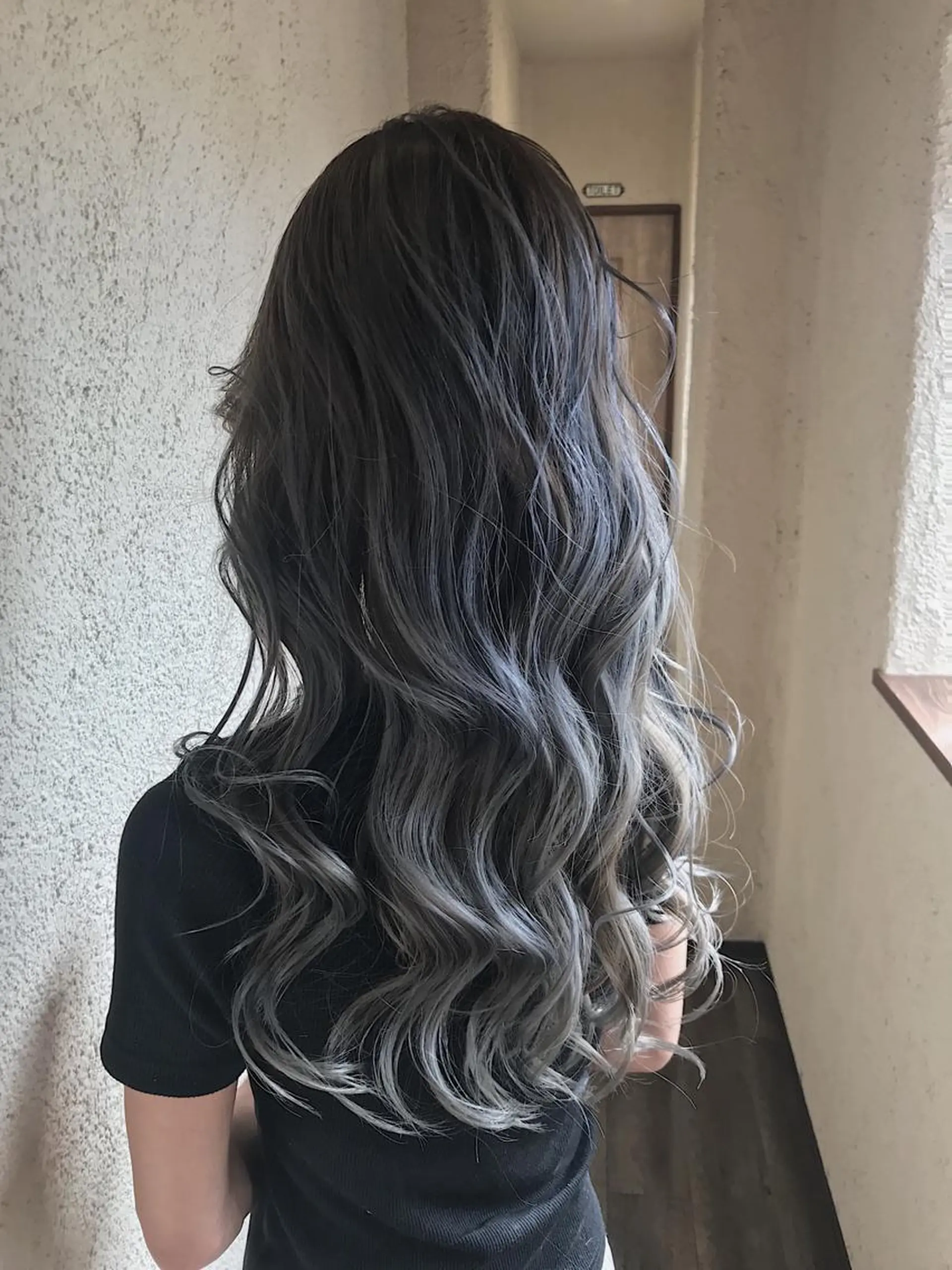 ロング カラー バレイヤージュ グレージュ レイヤーカット ヘアカラー 磧本 祐里恵のヘアスタイル