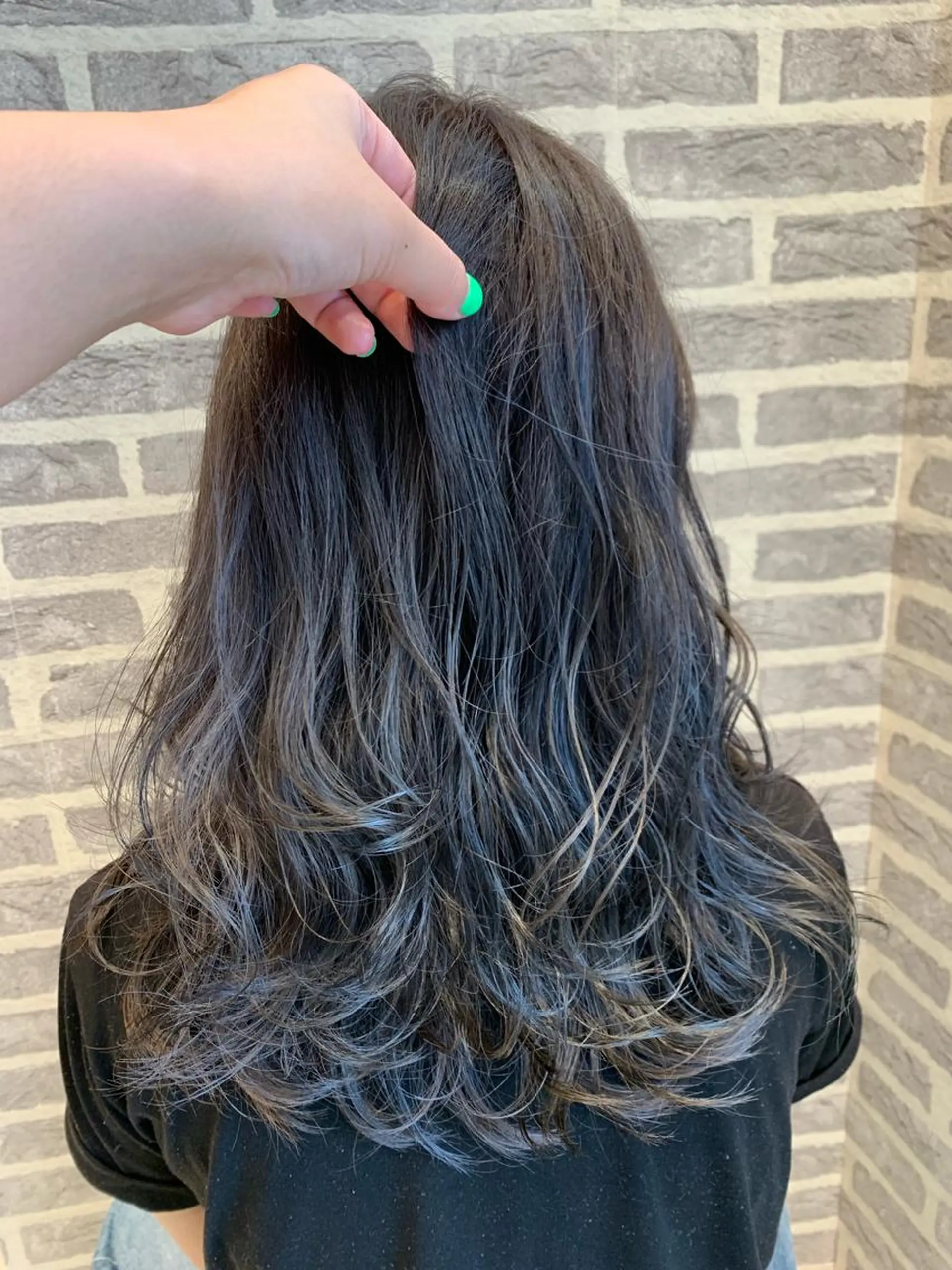 ミディアム カラー ブルーカラー ハイライトカラー ハイライト Earth岩槻店 YAGIのヘアスタイル