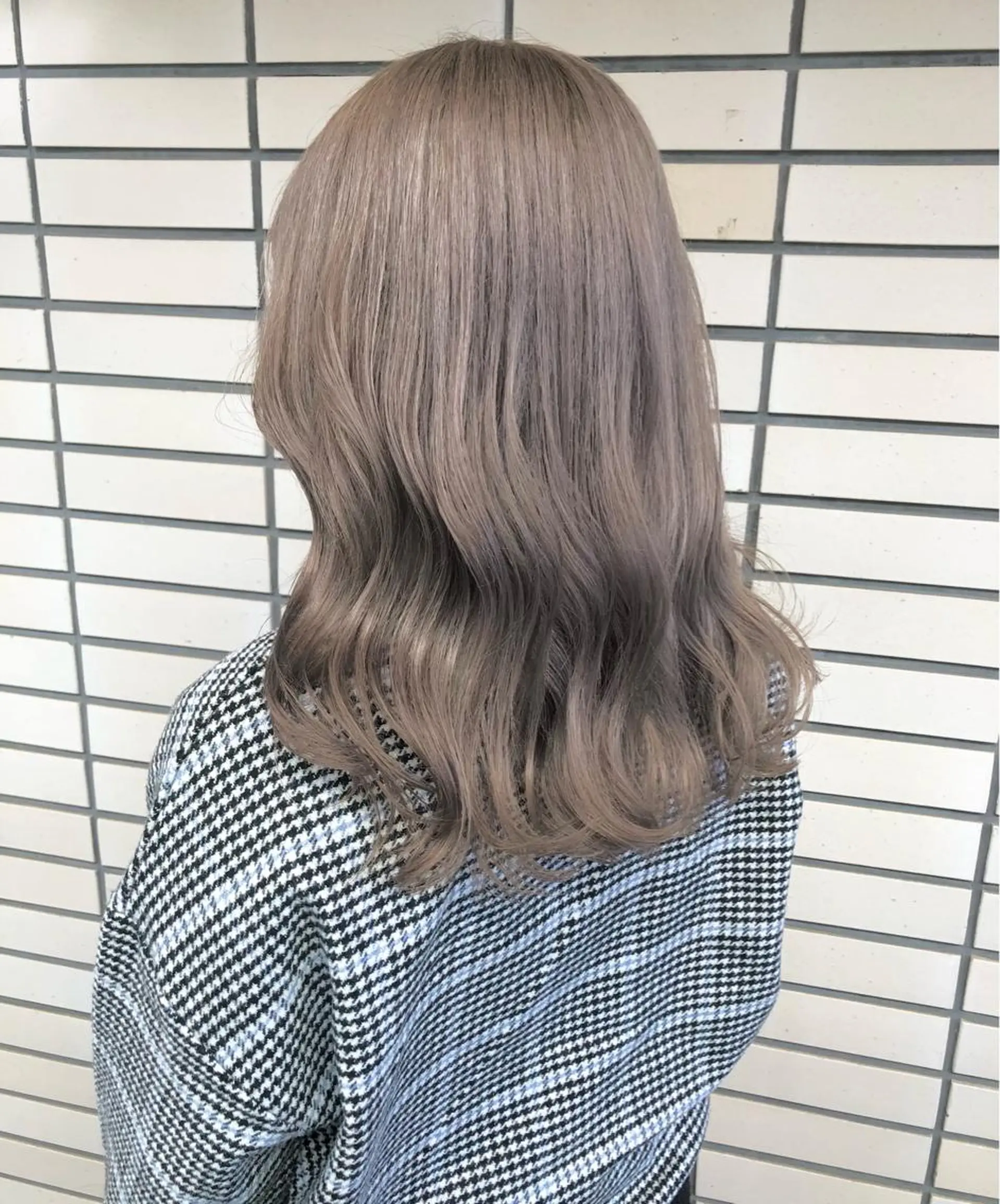 セミロング カラー ベージュカラー ブリーチ ホワイトベージュ ヘアカラー 🤍2nd🤍田所 美希のヘアスタイル