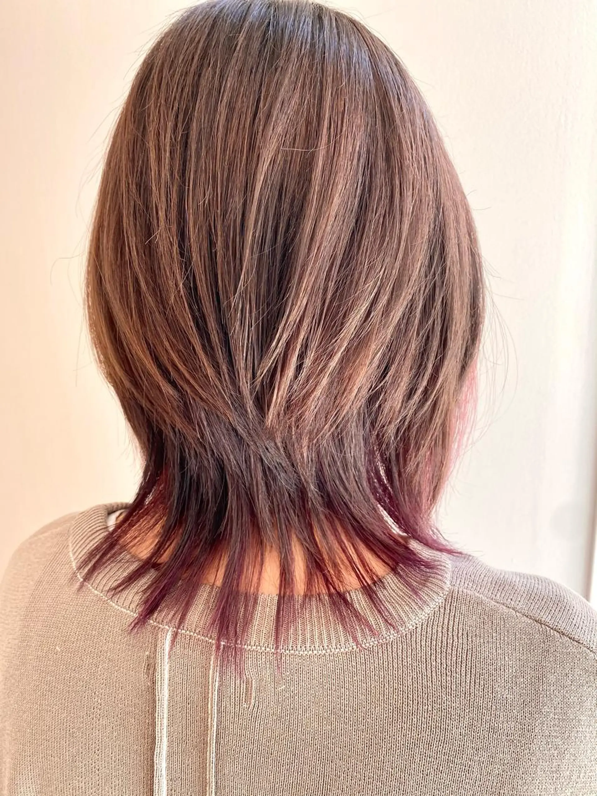 ミディアム カラー インナーカラー レッドカラー バイオレットカラー ウルフカット カット 高橋恵🌈生え癖改善 ウルフ/レイヤーのヘアスタイル