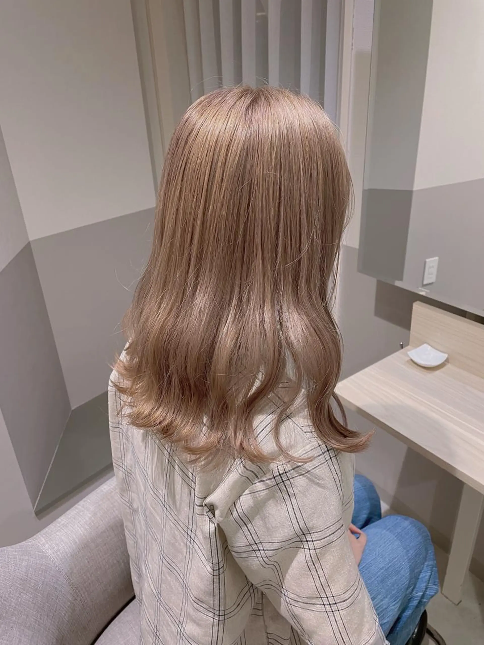セミロング カラー ヘアアレンジ ベージュカラー くびれヘア ワンホンヘア 韓国ヘア🖤 YURINAのヘアスタイル