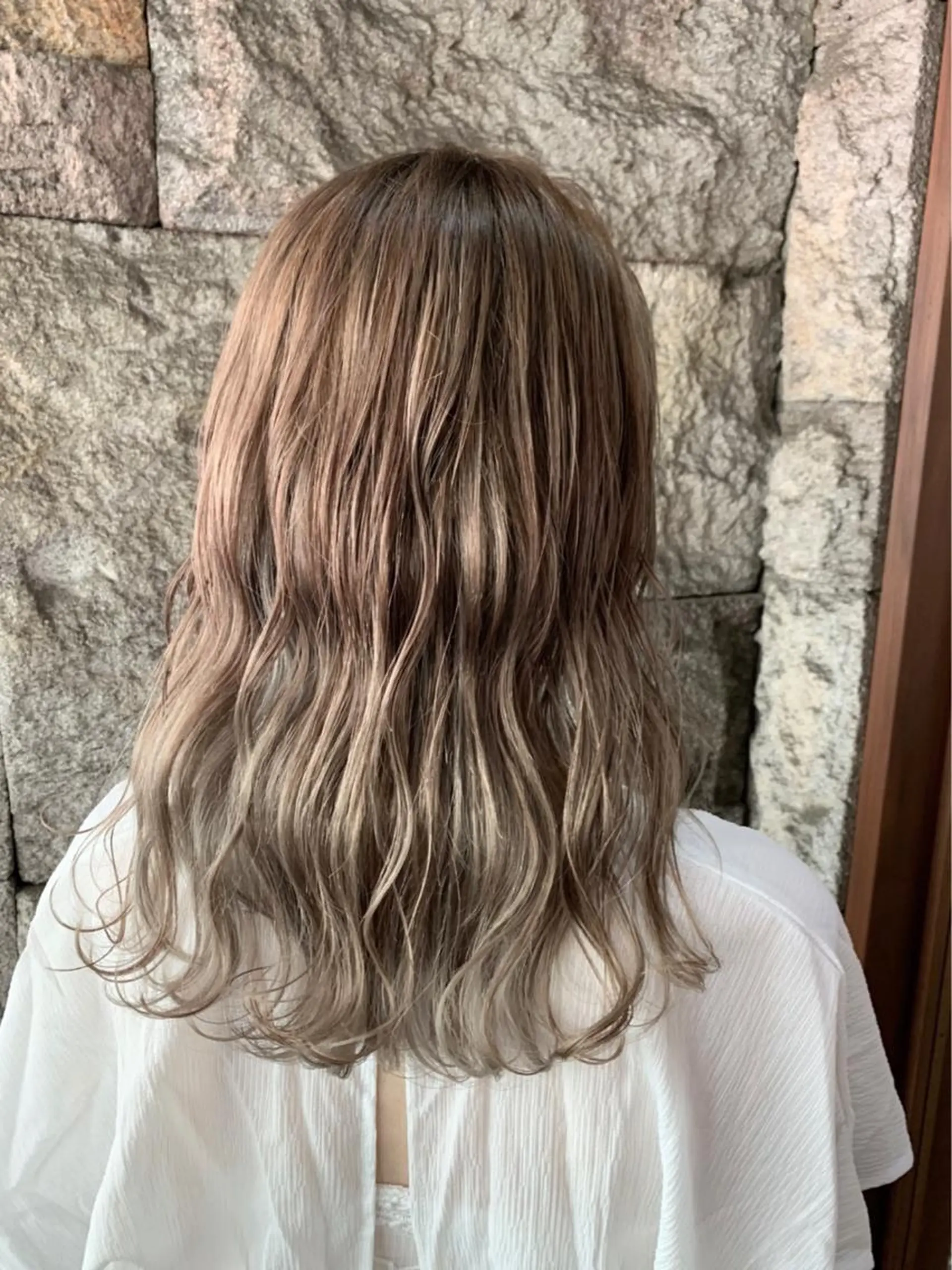 セミロング カラー 蓮見  友里のヘアスタイル