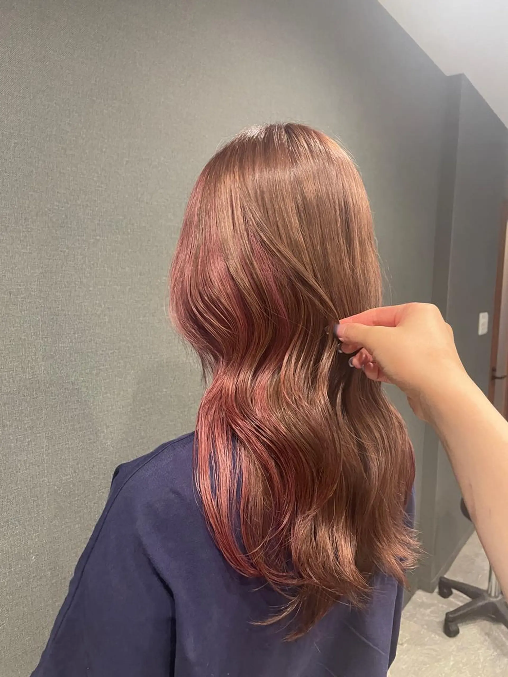 ミディアム カラー ベージュカラー ブリーチ ピンクカラー マキノ キョウカのヘアスタイル