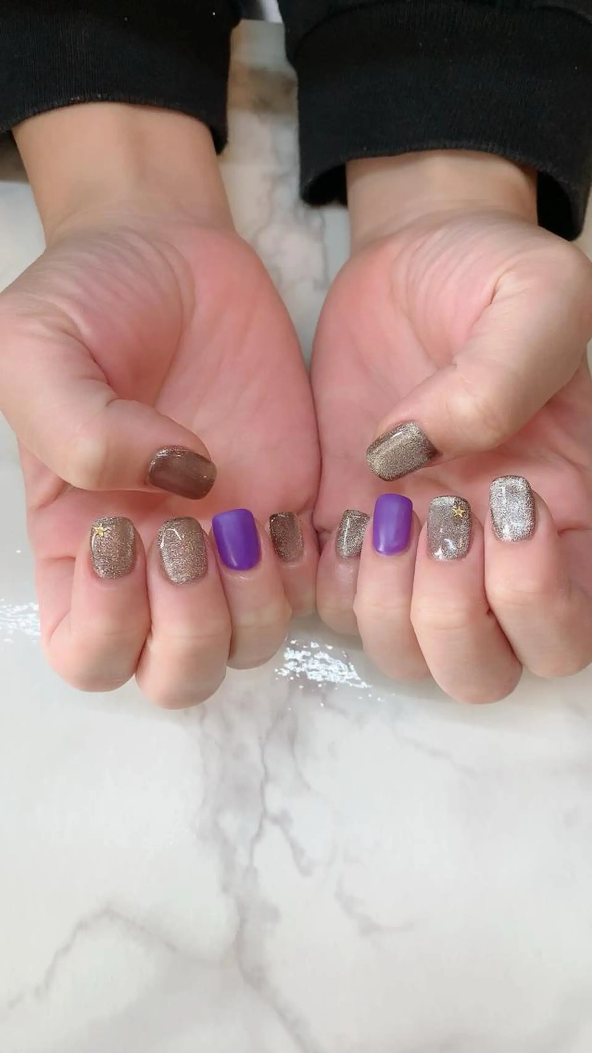 ネイル ジェルネイル キラキラネイル マグネットネイル atelier chic+のネイルデザイン