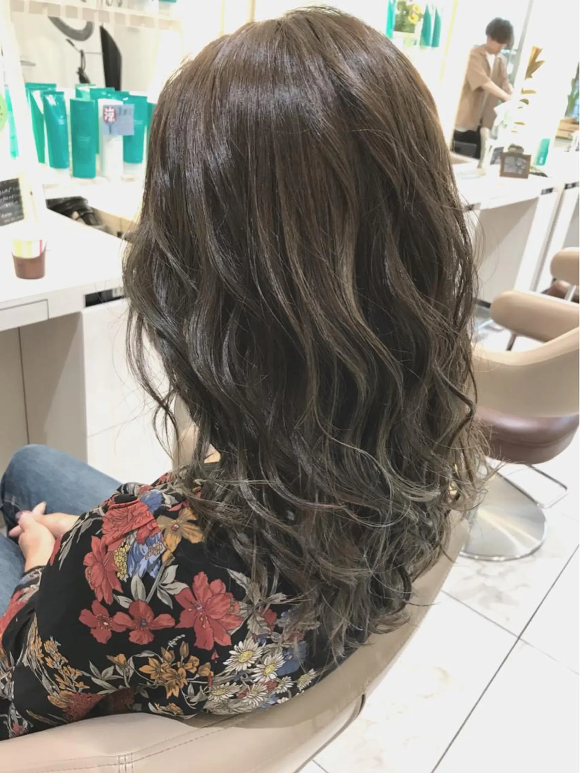 セミロング カラー グレージュ ハイライトカラー カーキグレージュ ハイライト カット ヘアカラー 山崎俊輔/髪質改善 /バレイヤージュのヘアスタイル