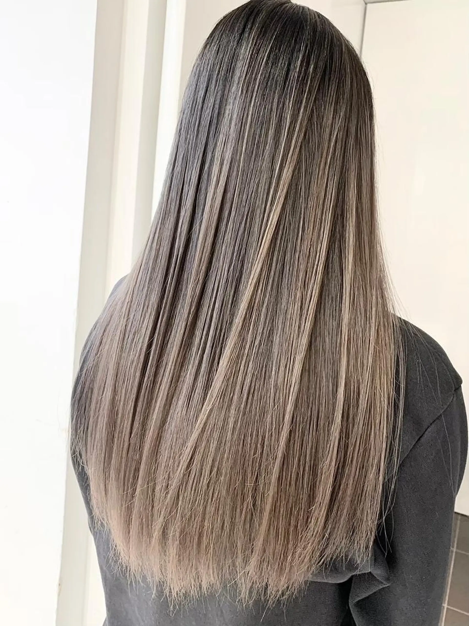 ロング カラー ブリーチ ダブルカラー ハイライトカラー イルミナカラー インナーカラー 【公式】amble luxe 中野のヘアスタイル