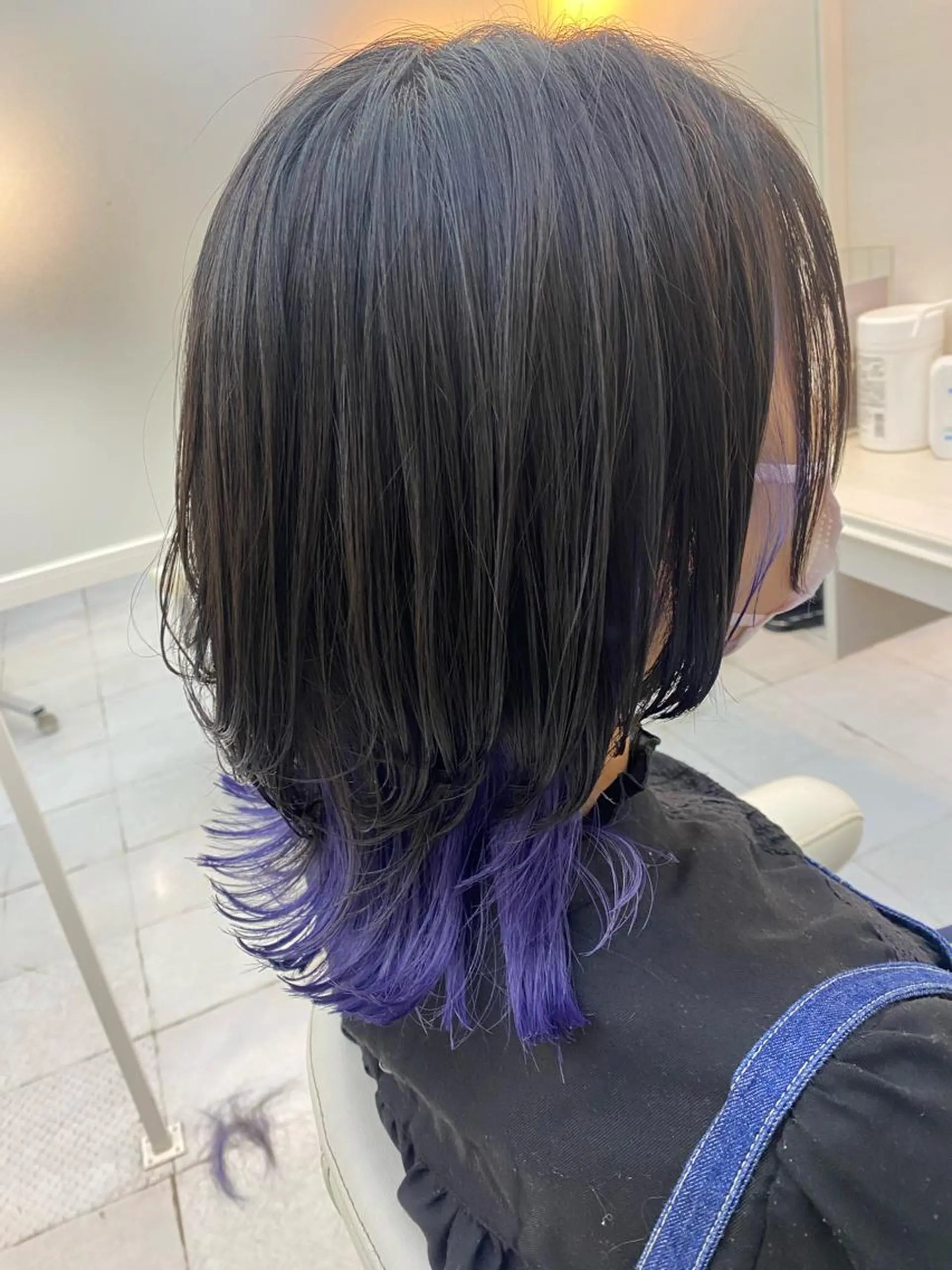 ミディアム ウルフカット 白髪ぼかしハイライト めさきすずなのヘアスタイル