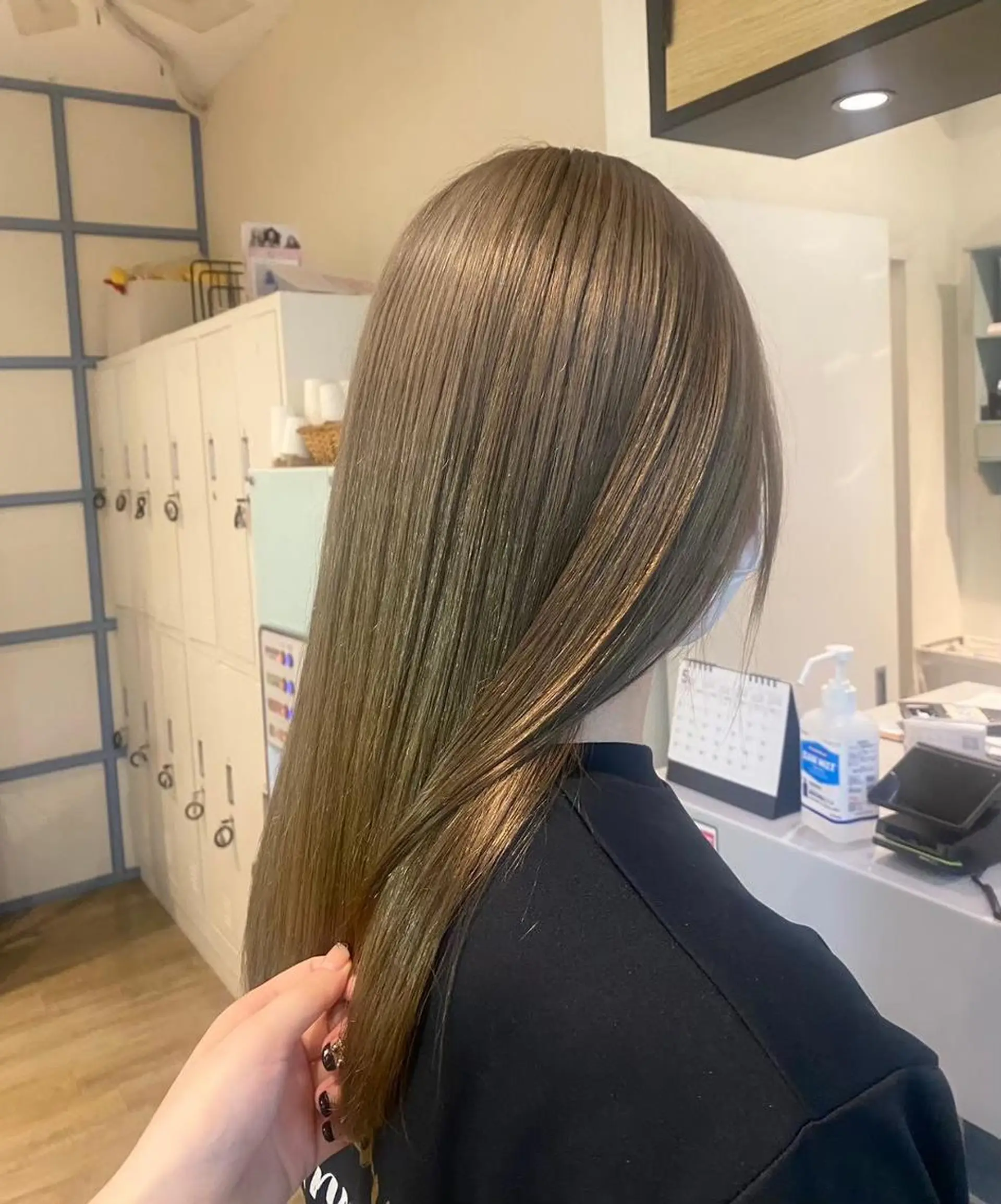 ロング カラー 切りっぱなしボブ ベージュカラー ショコラベージュ 透明感カラー グレージュ N° +aero 横浜のヘアスタイル