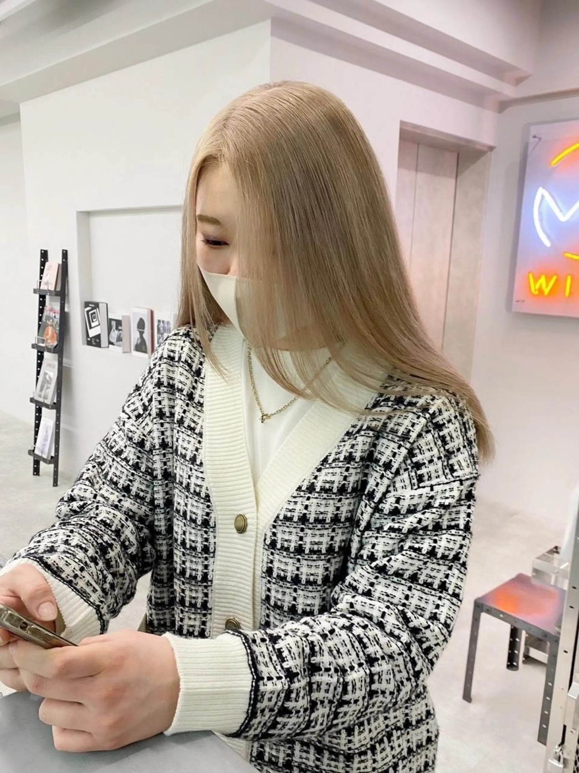 セミロング カラー ヘアアレンジ ベージュカラー ブリーチ ブロンド ケアブリーチ ダブルカラー 髪質改善【縮毛矯正】 北千住 田邉 澪のヘアスタイル