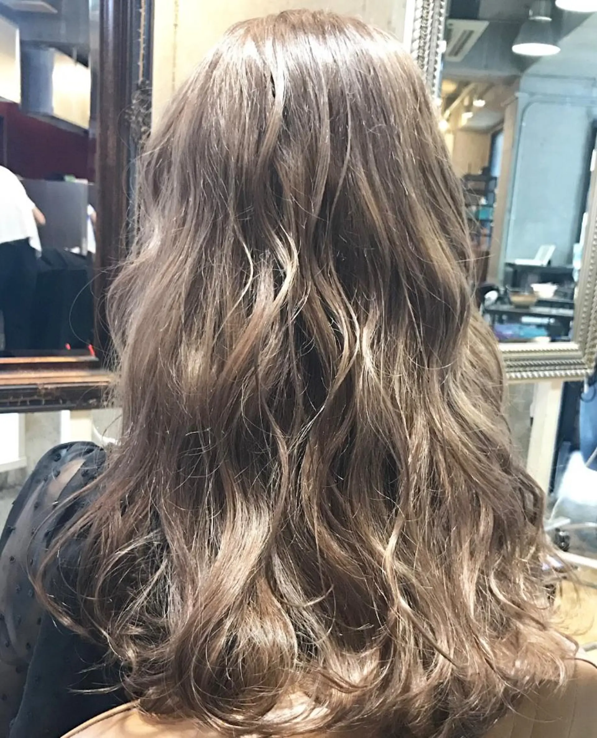 ロング カラー パーマ ヘアアレンジ メンズ キッズ ネイル マツエク・マツパ ベージュカラー ダブルカラー サロンドミルク 原宿のヘアスタイル