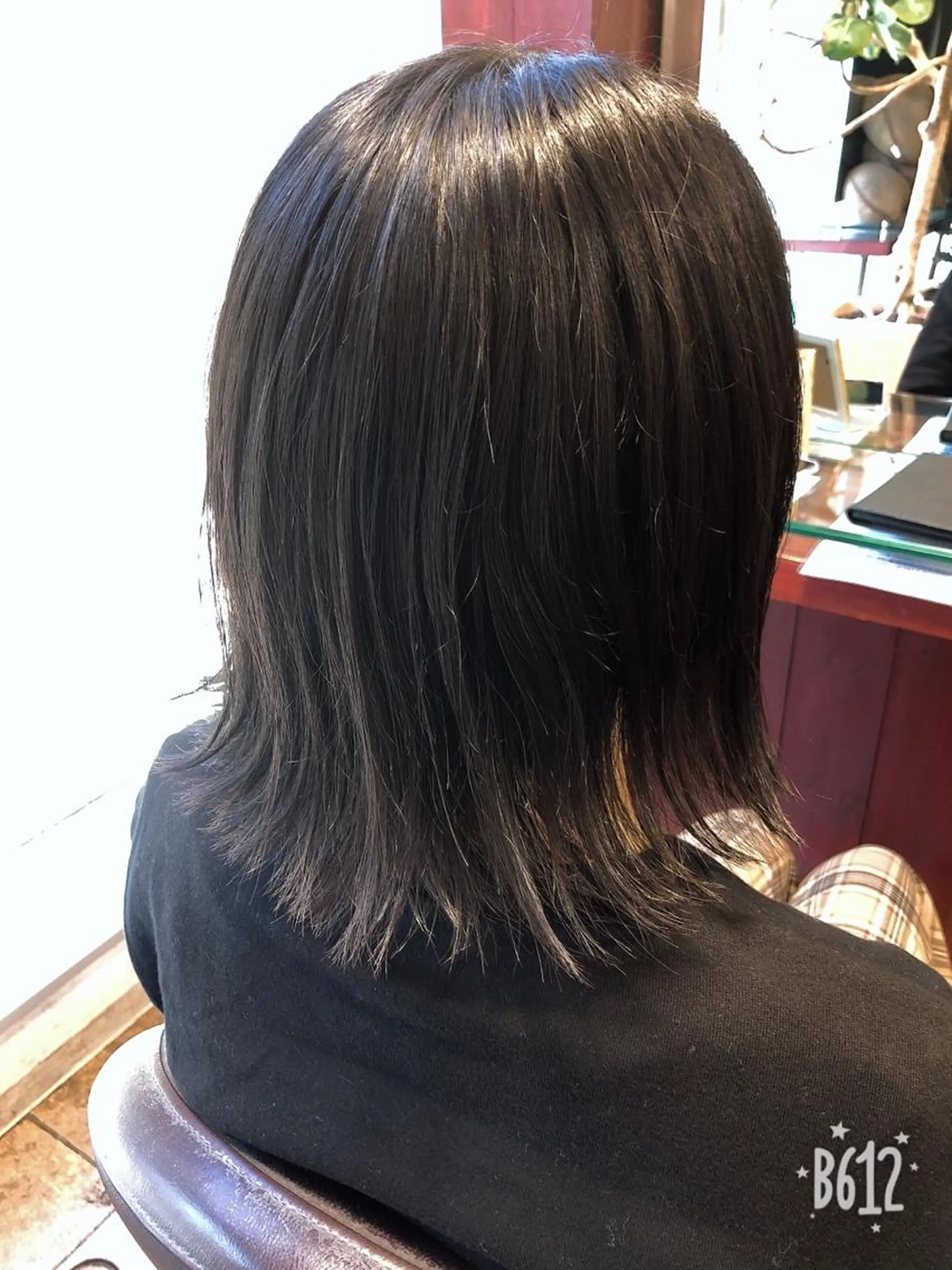 ミディアム カラー 切りっぱなしボブ ボブ 外ハネヘア 星 沙織のヘアスタイル