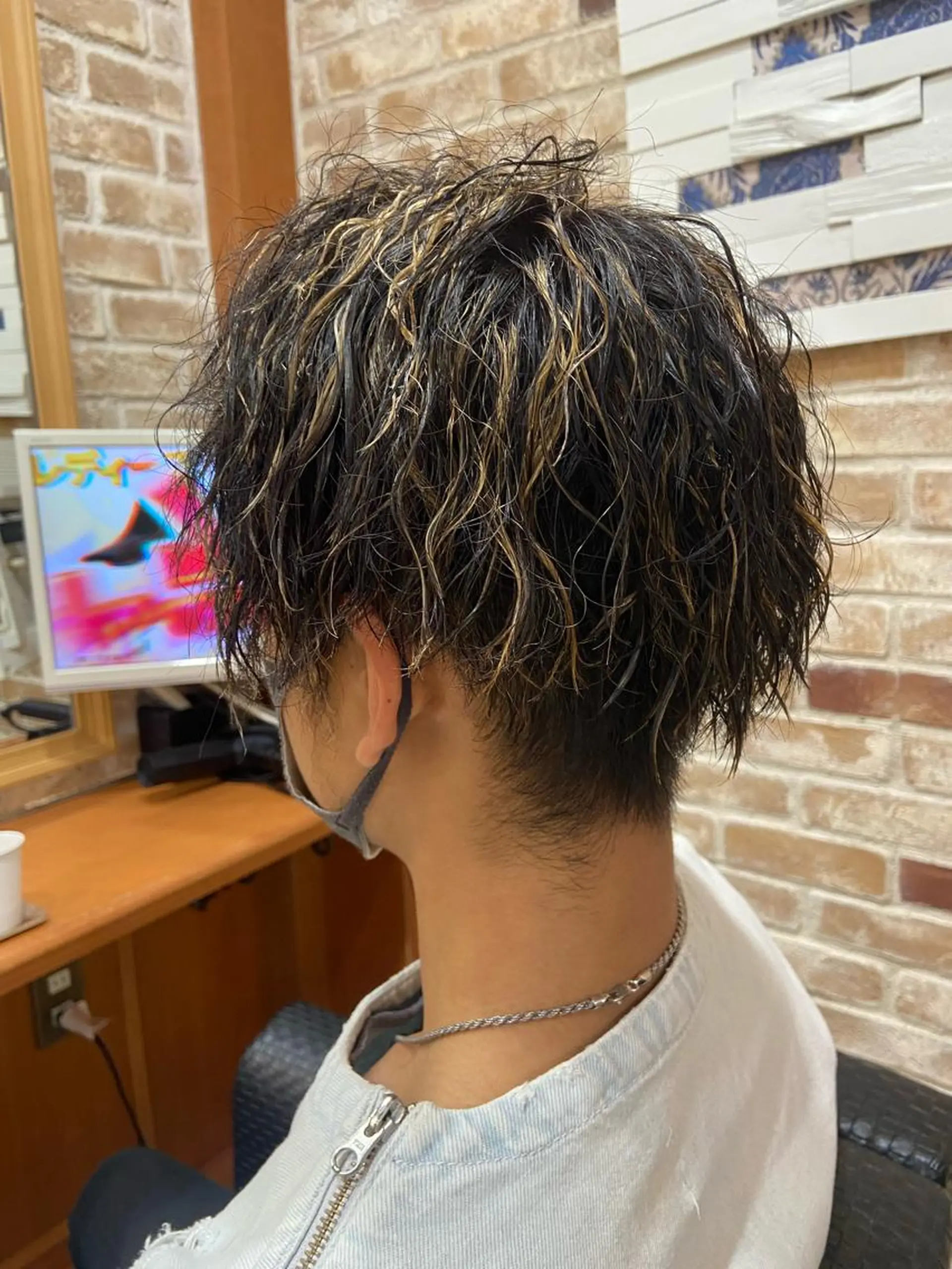 カラー パーマ メンズ メンズハイライト ハイライトカラー カット ヘアカラー パーマ トリートメント 再現性◎✨艶髪🔆 川﨑友稀のヘアスタイル