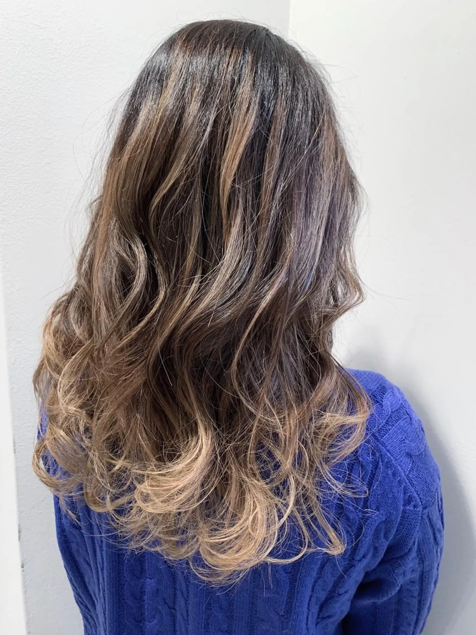 ロング カラー 平 ちひろのヘアスタイル