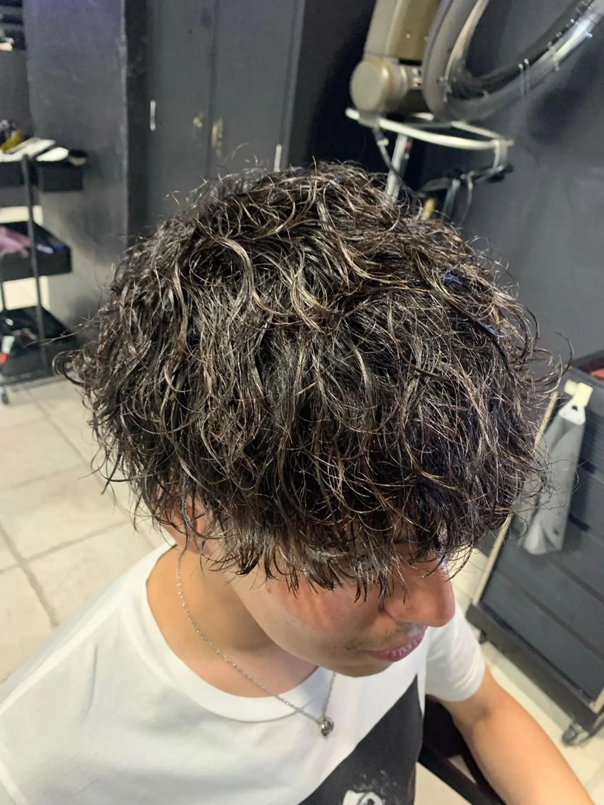 ショート メンズ センターパート メンズハイライト メンズ韓国風 マッシュ メンズパーマ メンズパーマ/難波/ 心斎橋 室園亮佑のヘアスタイル