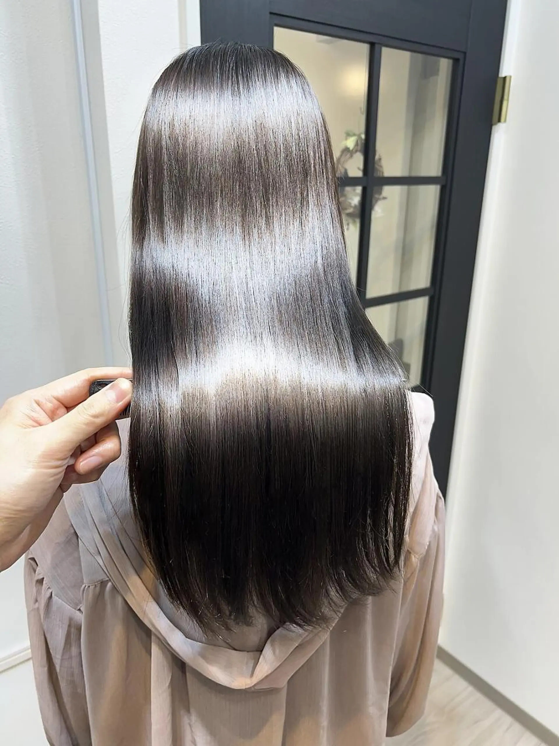 セミロング 縮毛矯正 トリートメント ✨透明感カラー✨ ☘️くすみカラー☘️のヘアスタイル