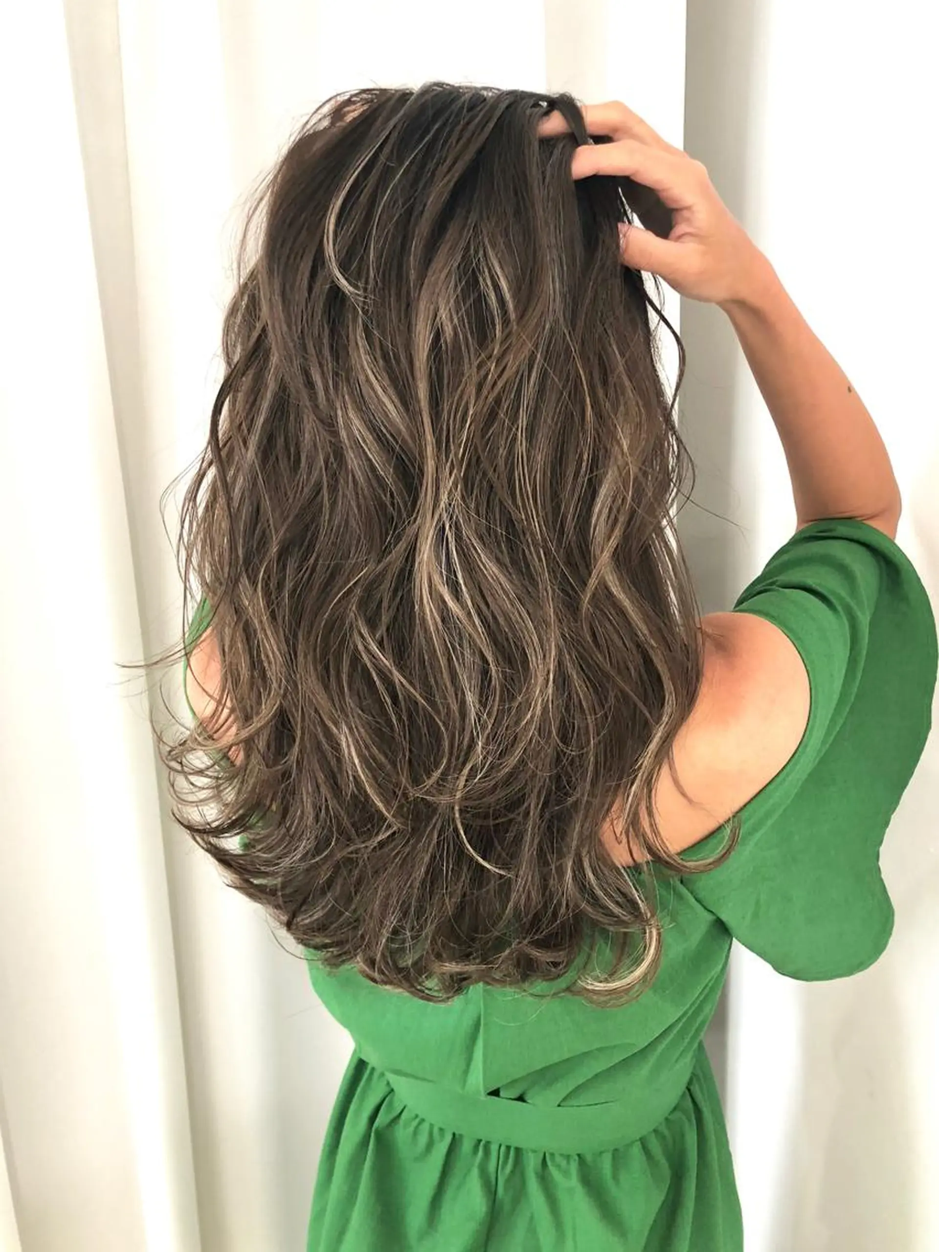 ロング カラー アディクシーカラー アッシュ バレイヤージュ ブルーカラー ブルージュ カット ヘアカラー トリートメント 井坂 弘人のヘアスタイル