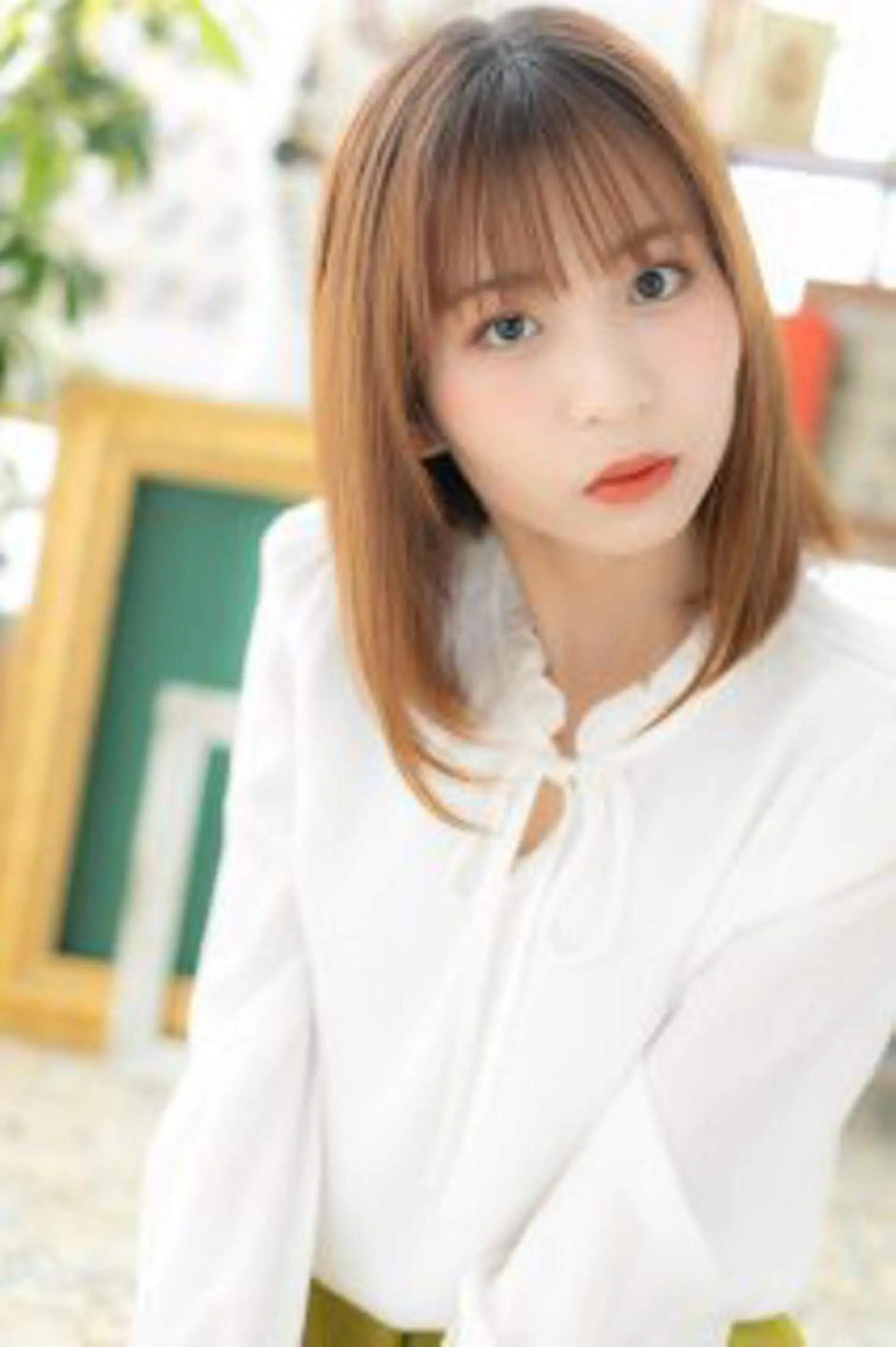 ミディアム カラー ボブ くせ毛 斜めバング 伸ばしかけ 小顔カット 出川 宙☘️のヘアスタイル