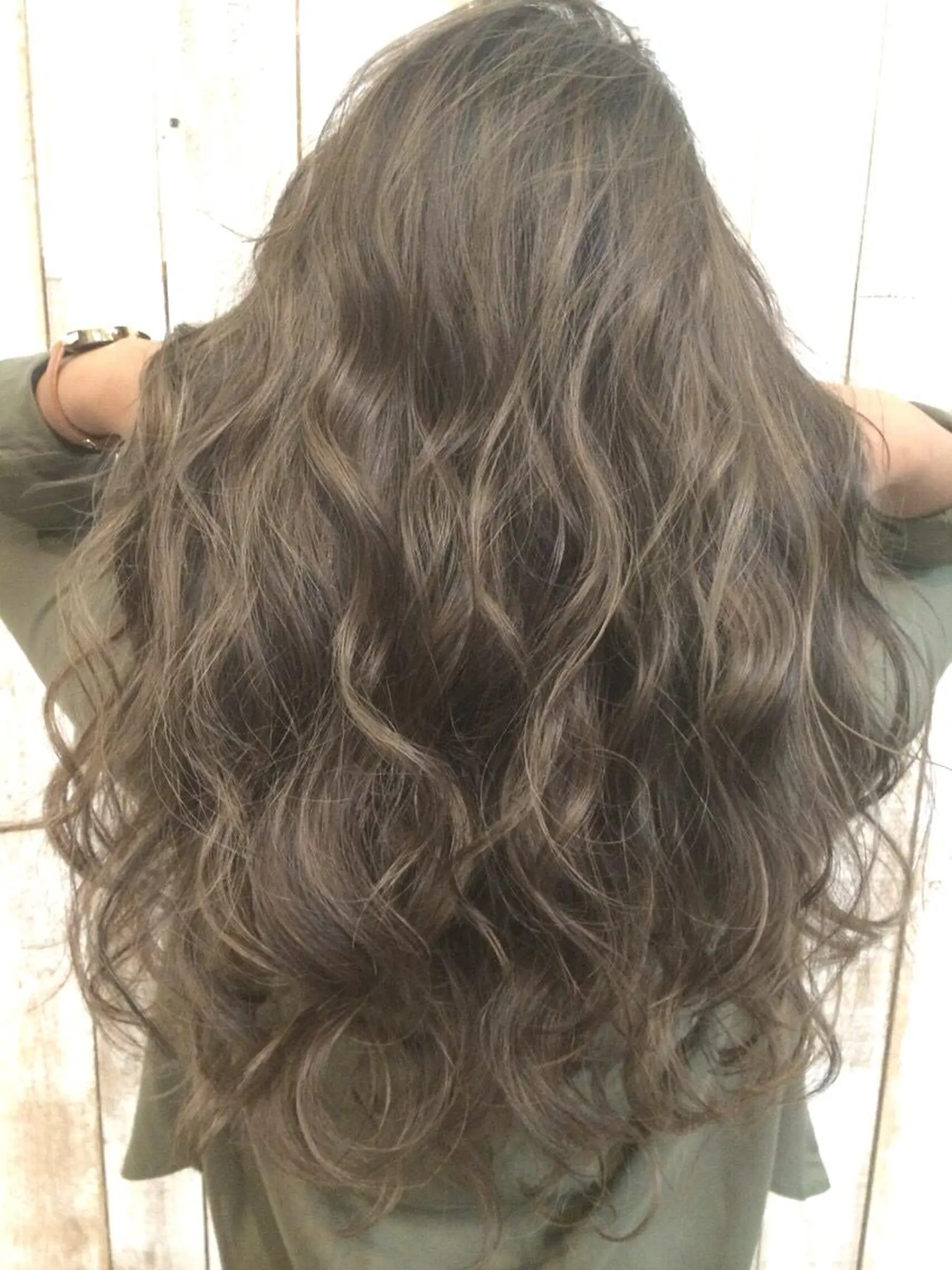 セミロング カラー バレイヤージュ ベージュカラー レイヤーカット 井上 一平のヘアスタイル