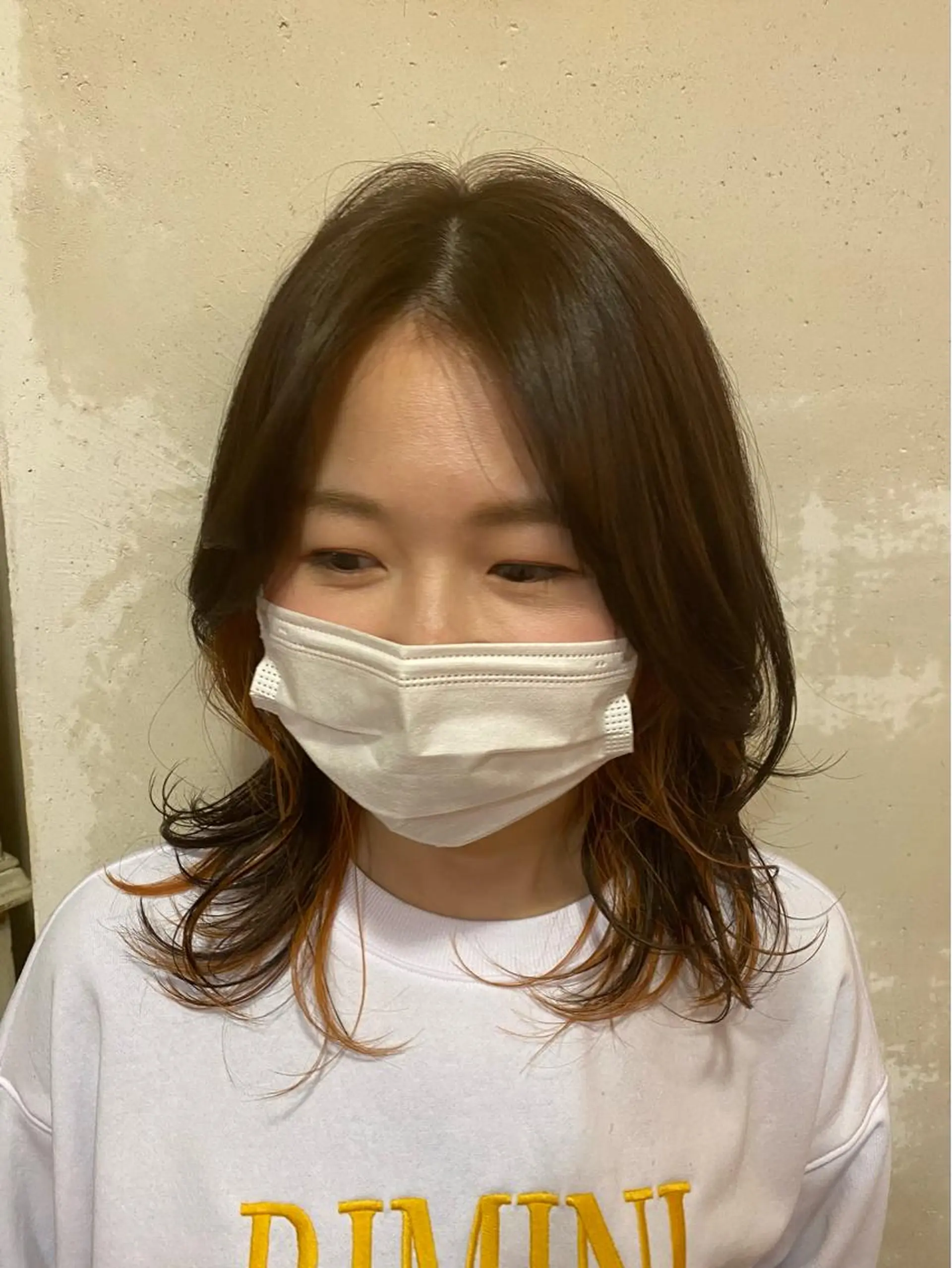 ミディアム カラー レイヤーカット 井上 日菜乃のヘアスタイル