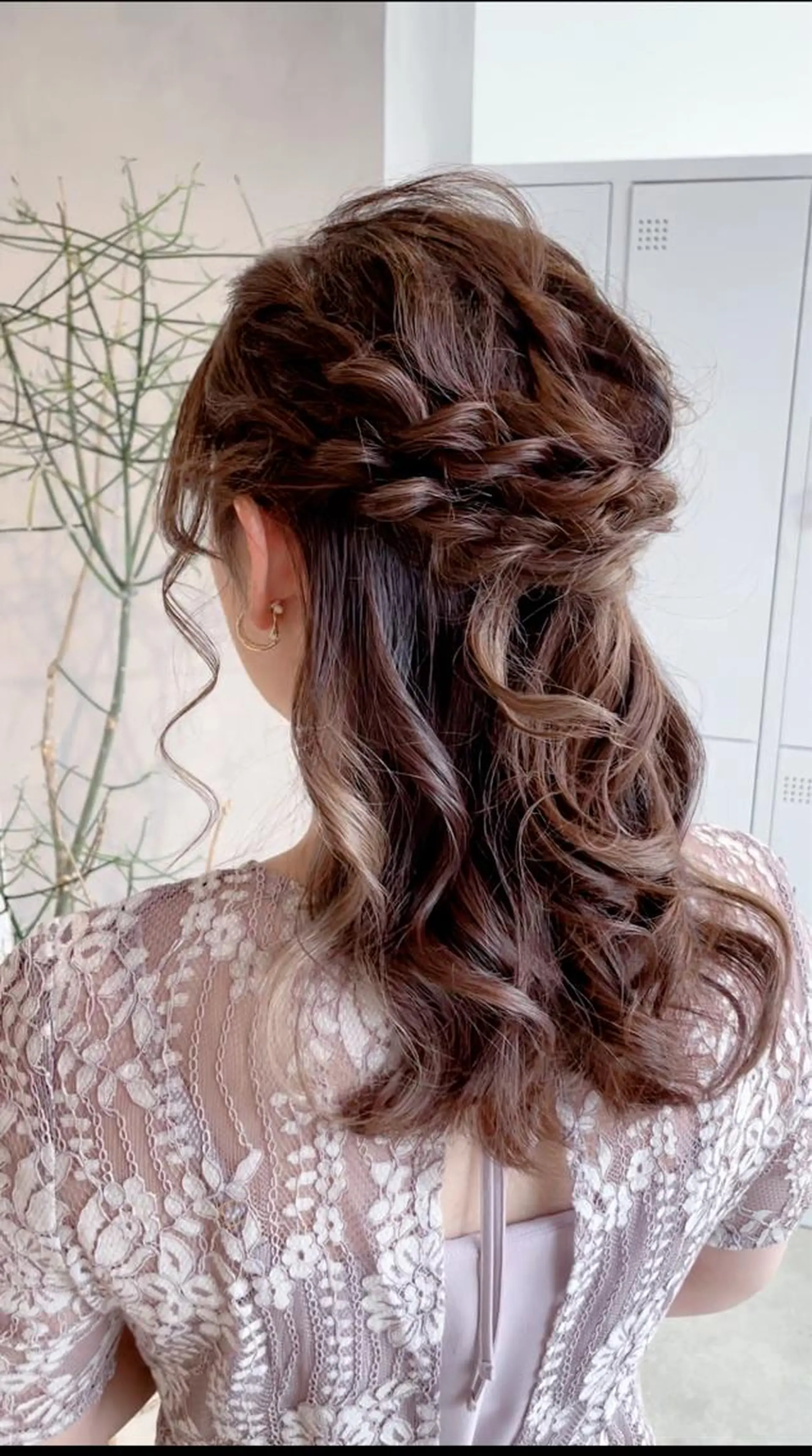 ミディアム カラー ヘアアレンジ ハーフアップ ボブ 髪飾り 透明感カラー✨艶髪 制作🌱山根あゆみのヘアスタイル