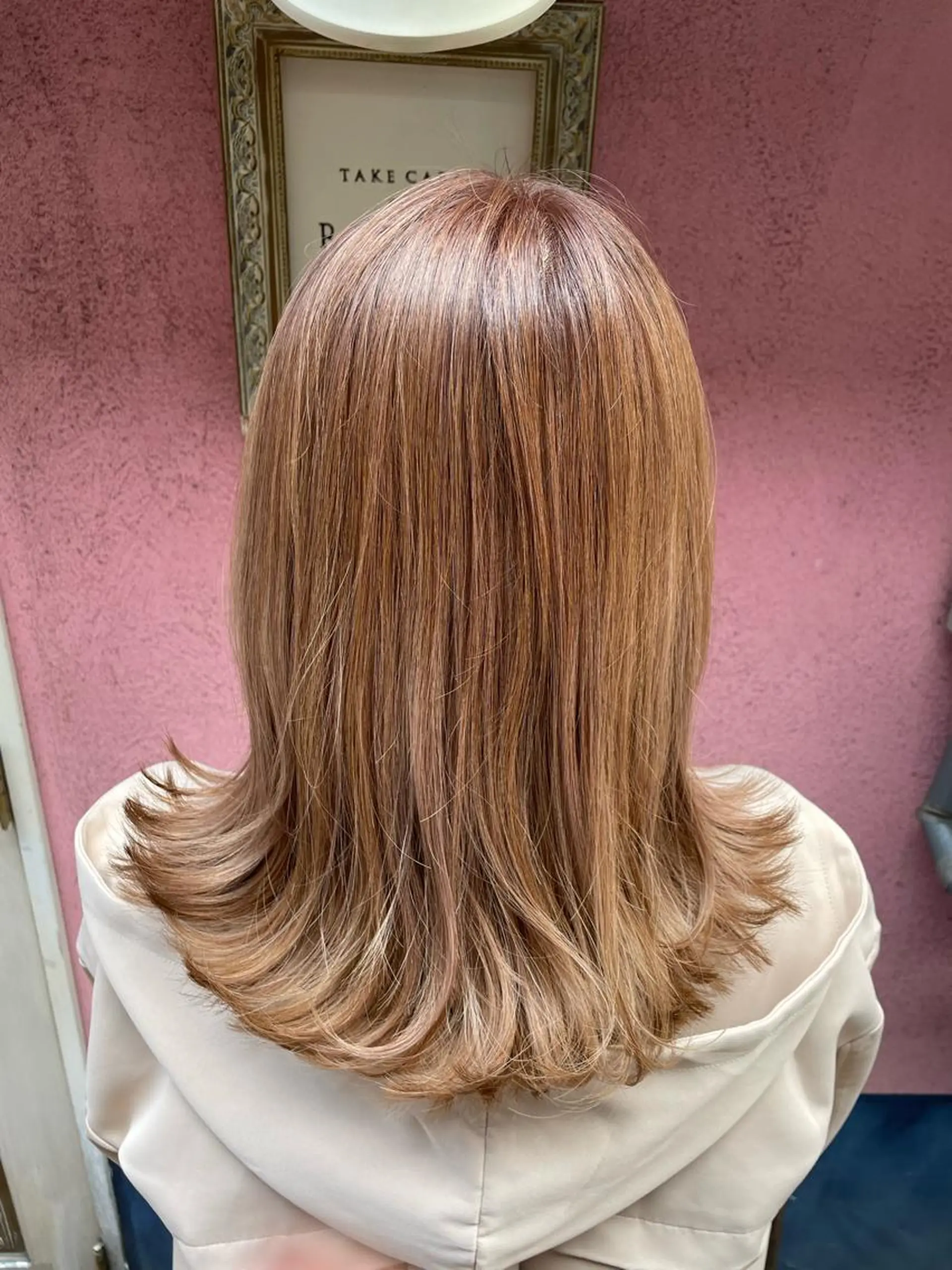 ミディアム カラー ハイライトカラー ハイトーンカラー ハイライト ナカムラ イヅミのヘアスタイル