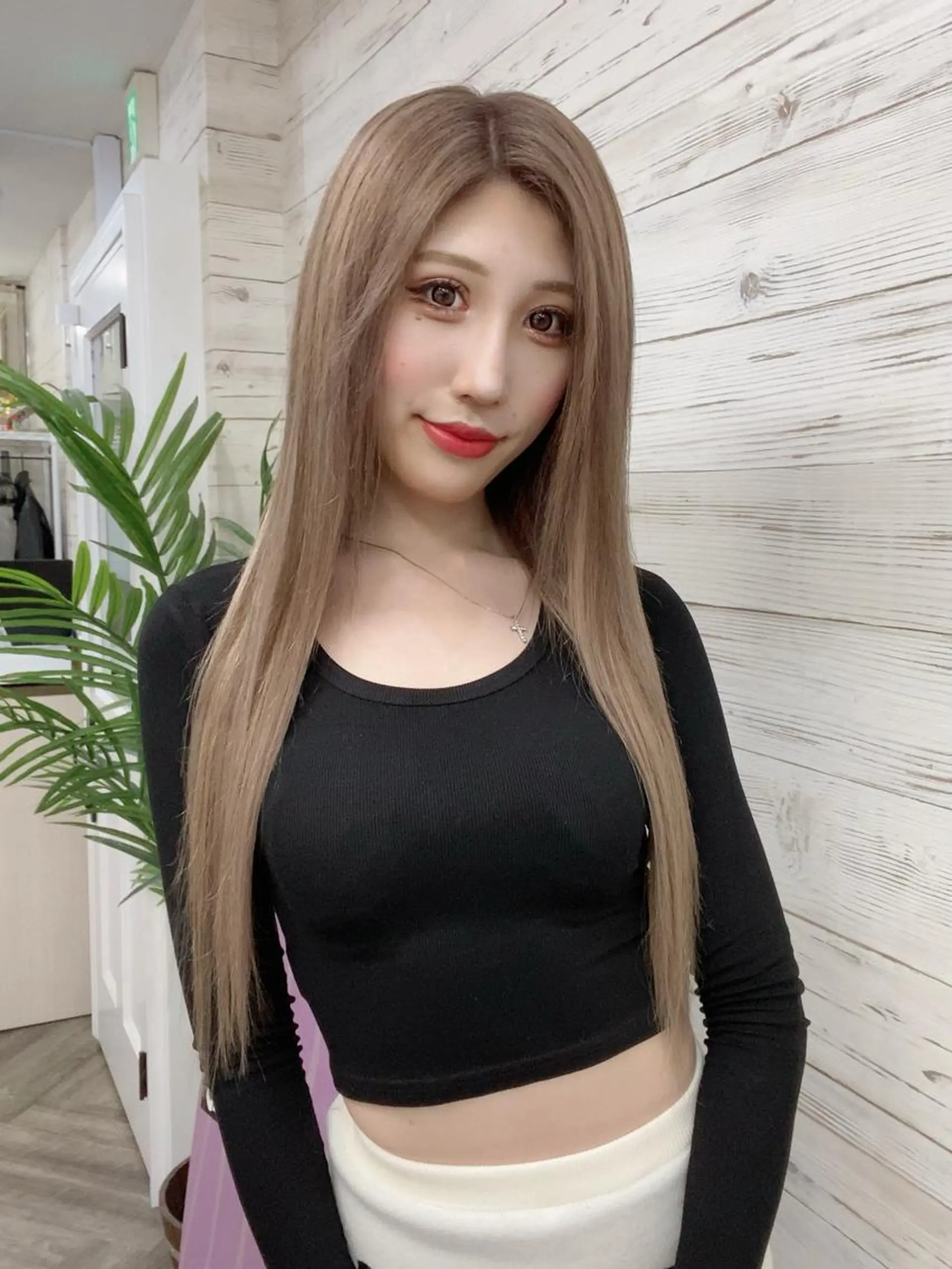 ミディアム カラー ヘアアレンジ ショートボブ 編み込みエクステ シールエクステ ミディアムパーマ バレイヤージュ LAVENDIA 初音のヘアスタイル