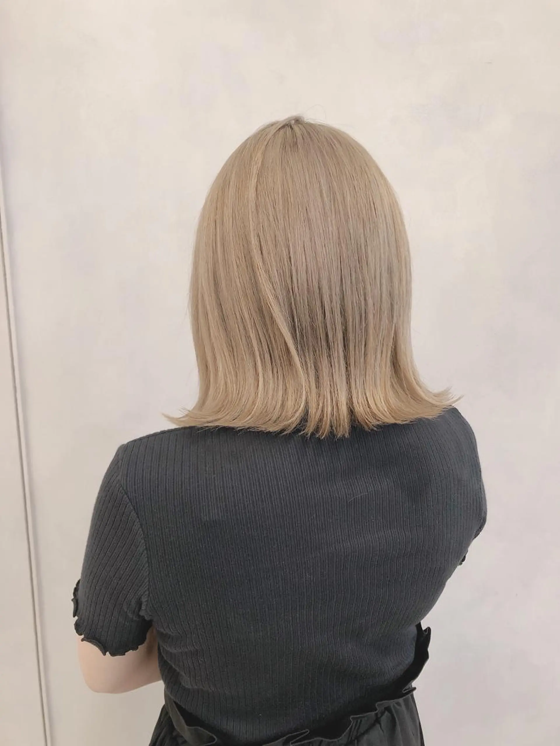 カラー ベージュカラー ブリーチ レイヤーカット 古川洋之のヘアスタイル