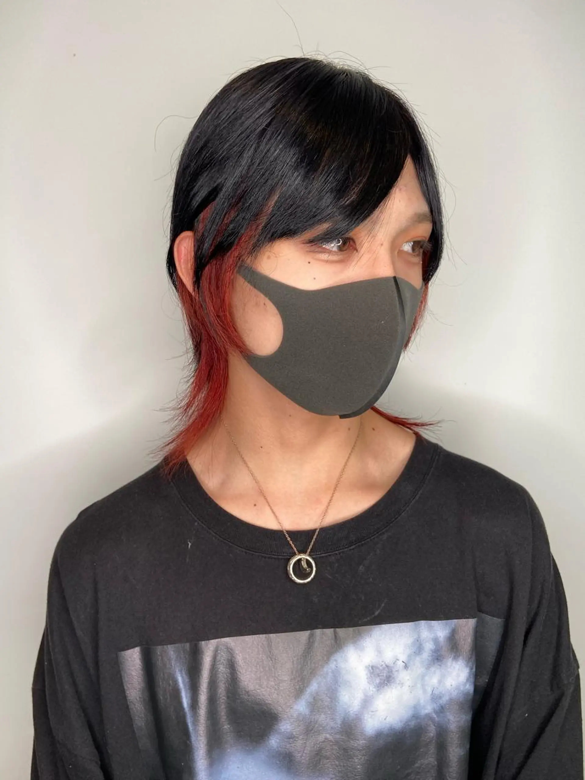 ショート カラー メンズ メンズブリーチ メンズインナーカラー 黒髪 ブリーチ インナーカラー 原一真/ 外国人ショートヘアのヘアスタイル