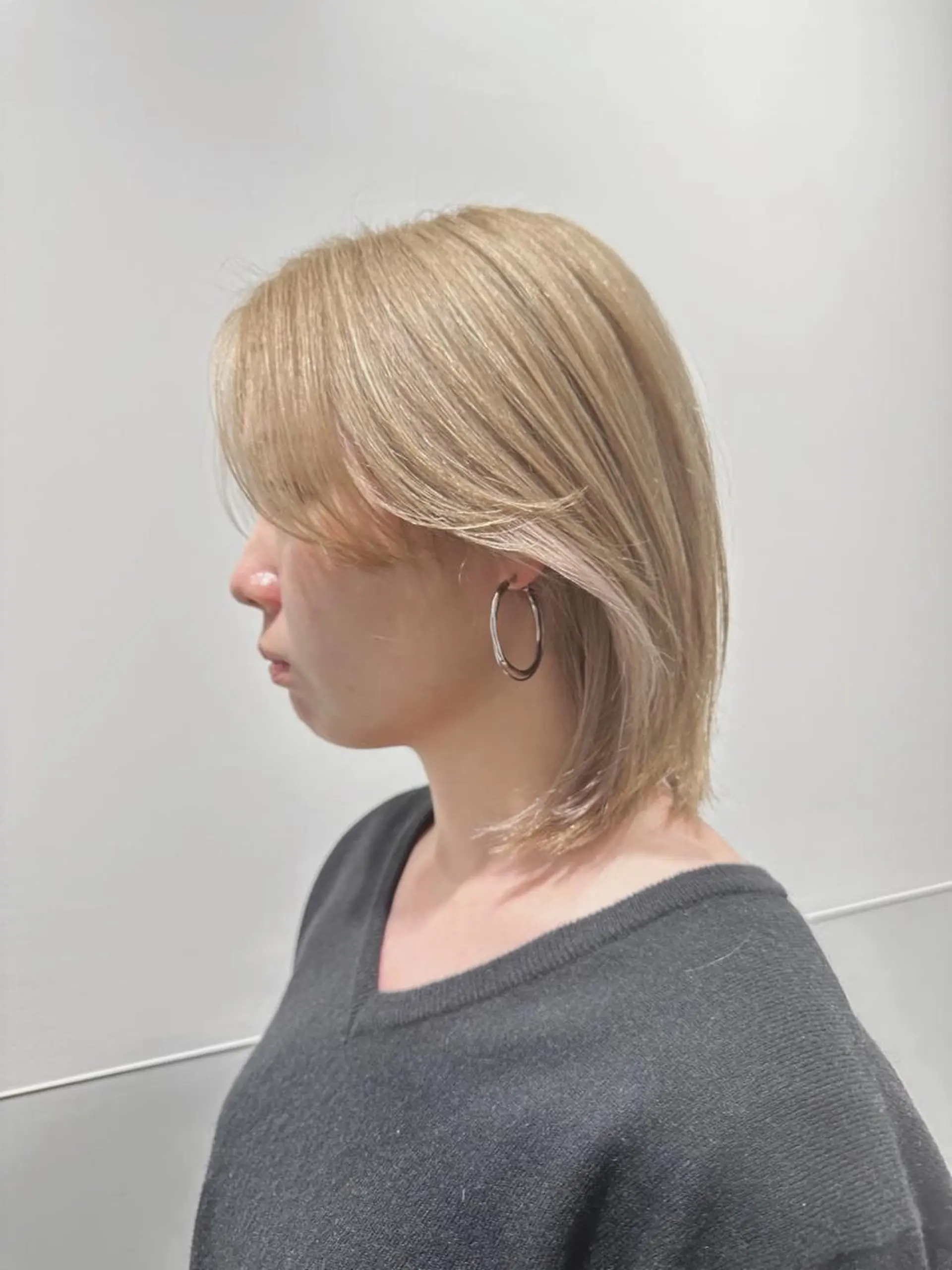 ショート カラー パーマ ヘアアレンジ メンズ キッズ ネイル マツエク・マツパ アイブロウ 切りっぱなしボブ メンズ韓国風 メンズパーマ 眉カラー 韓国風マツエク カット トリートメント 切りっぱなしヘアボブ ミディアムヘアRYOのヘアスタイル