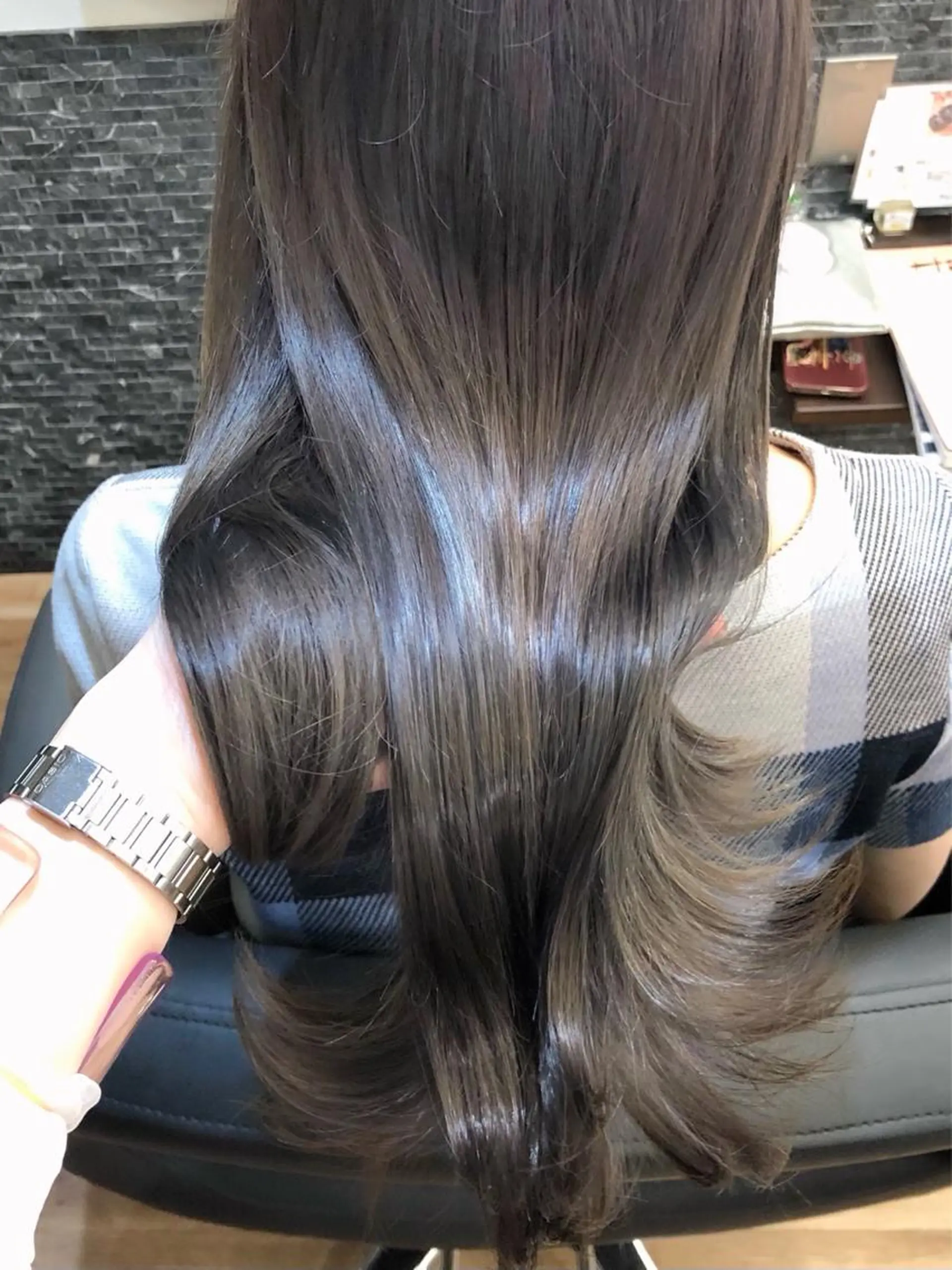ロング カラー 透明感カラー 髪質改善 トリートメント ヘアカラー トリートメント トレンドヘア🌿 chinariのヘアスタイル