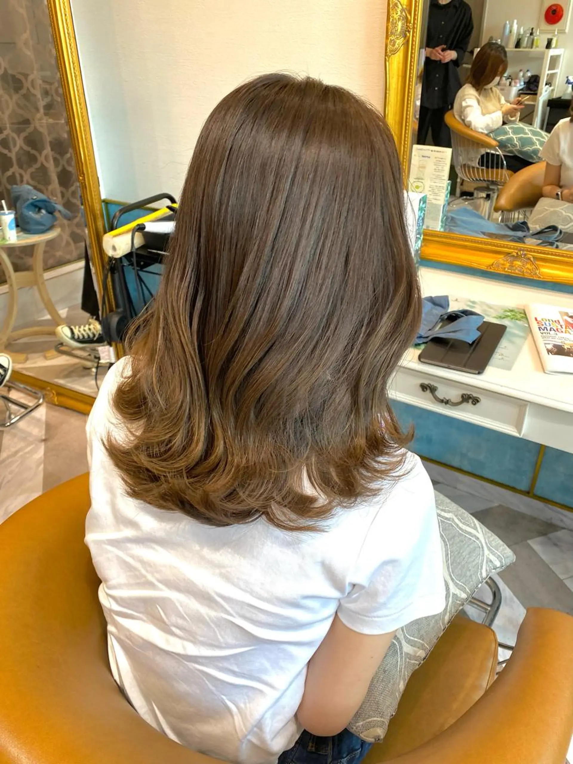 ミディアム カット ヘアカラー トリートメント レイヤーカット /透明感カラー西田のヘアスタイル