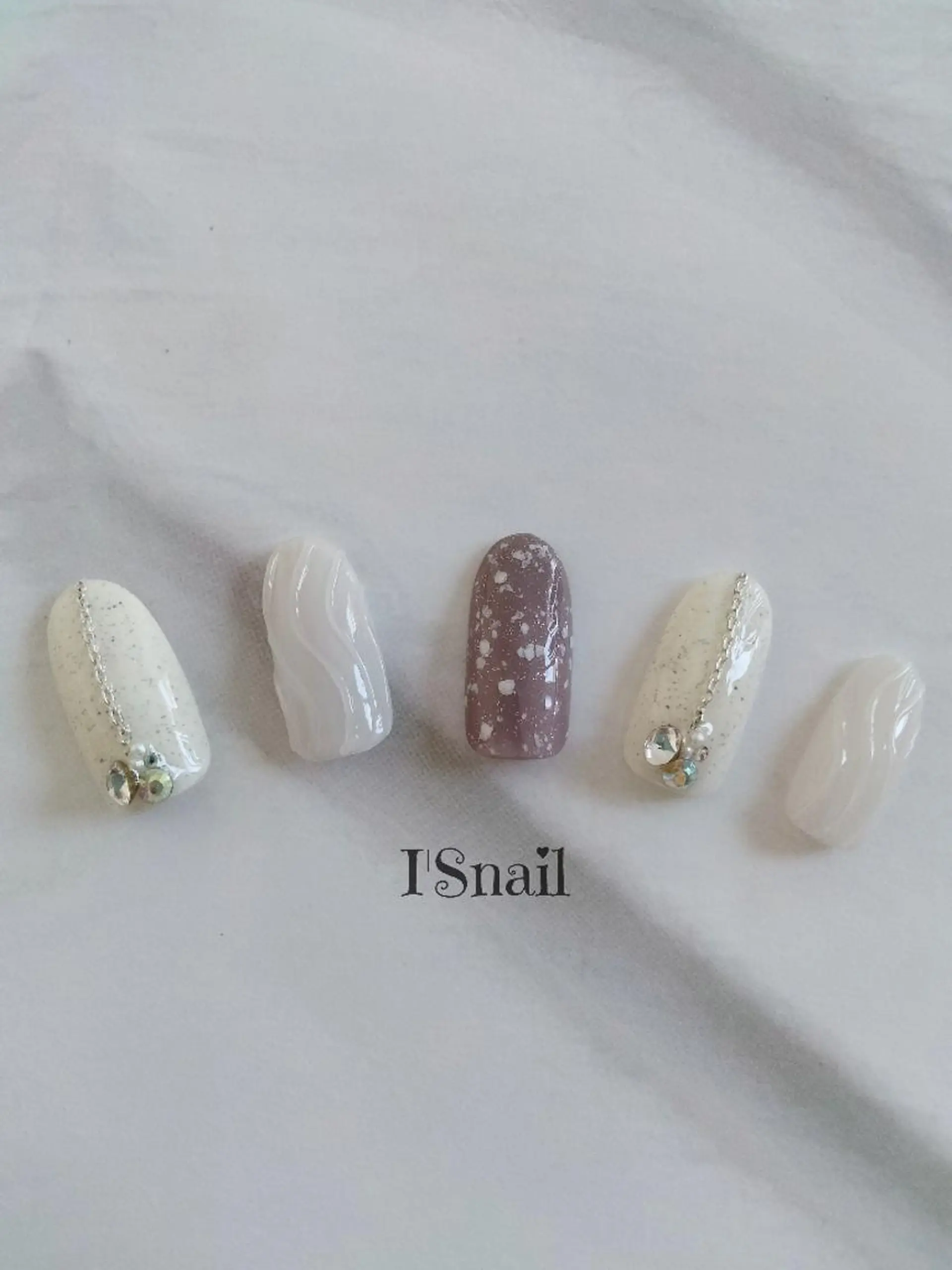 ネイル ホワイト I'S nail 佐野のネイルデザイン