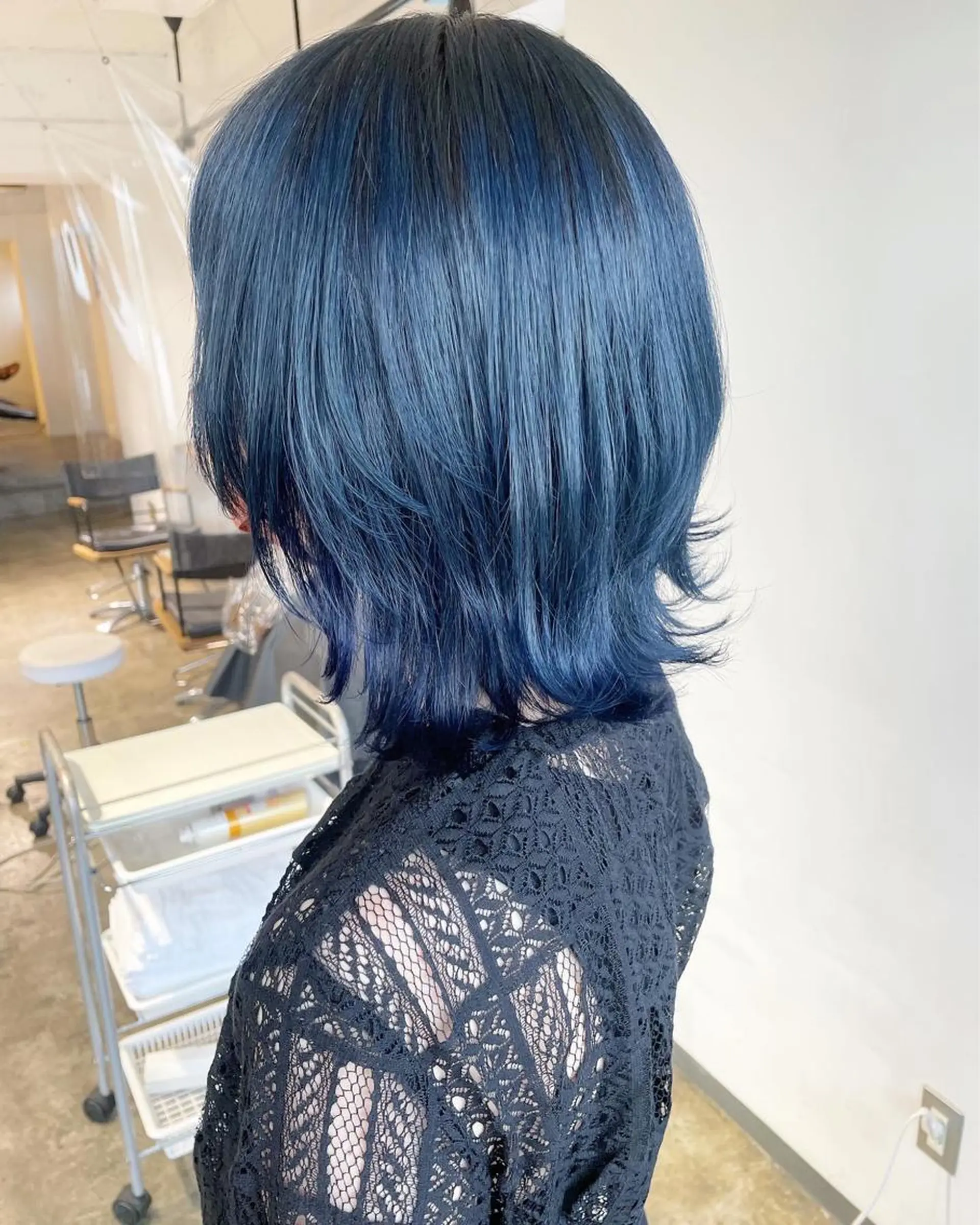 ミディアム カラー ブルーカラー ウルフカット カット ヘアカラー トリートメント ハイトーン/レイヤー /ケアブリーチ石川治のヘアスタイル