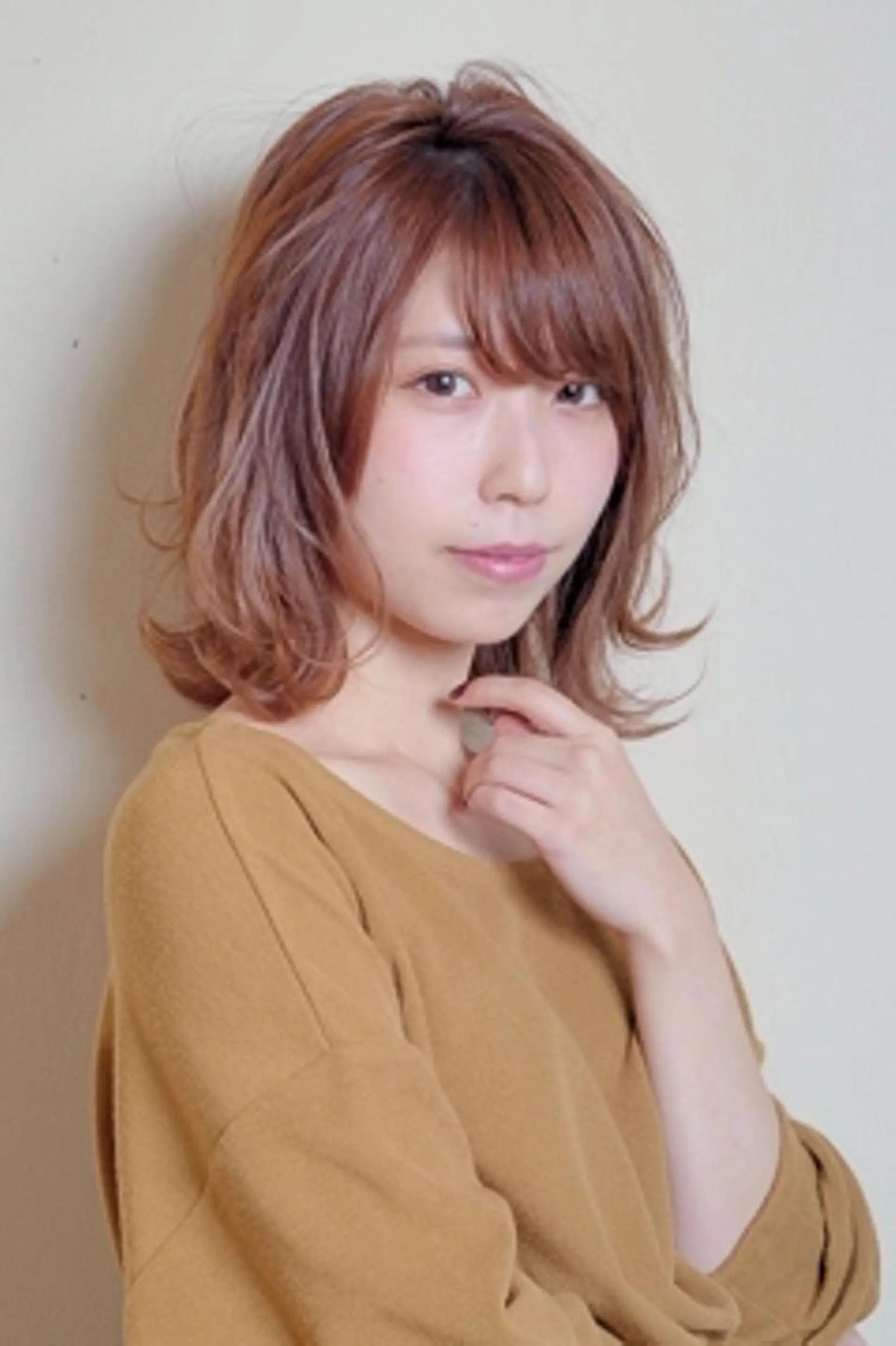 ミディアム カラー パーマ 外ハネヘア 【23時まで営業】 酒井啓佑のヘアスタイル