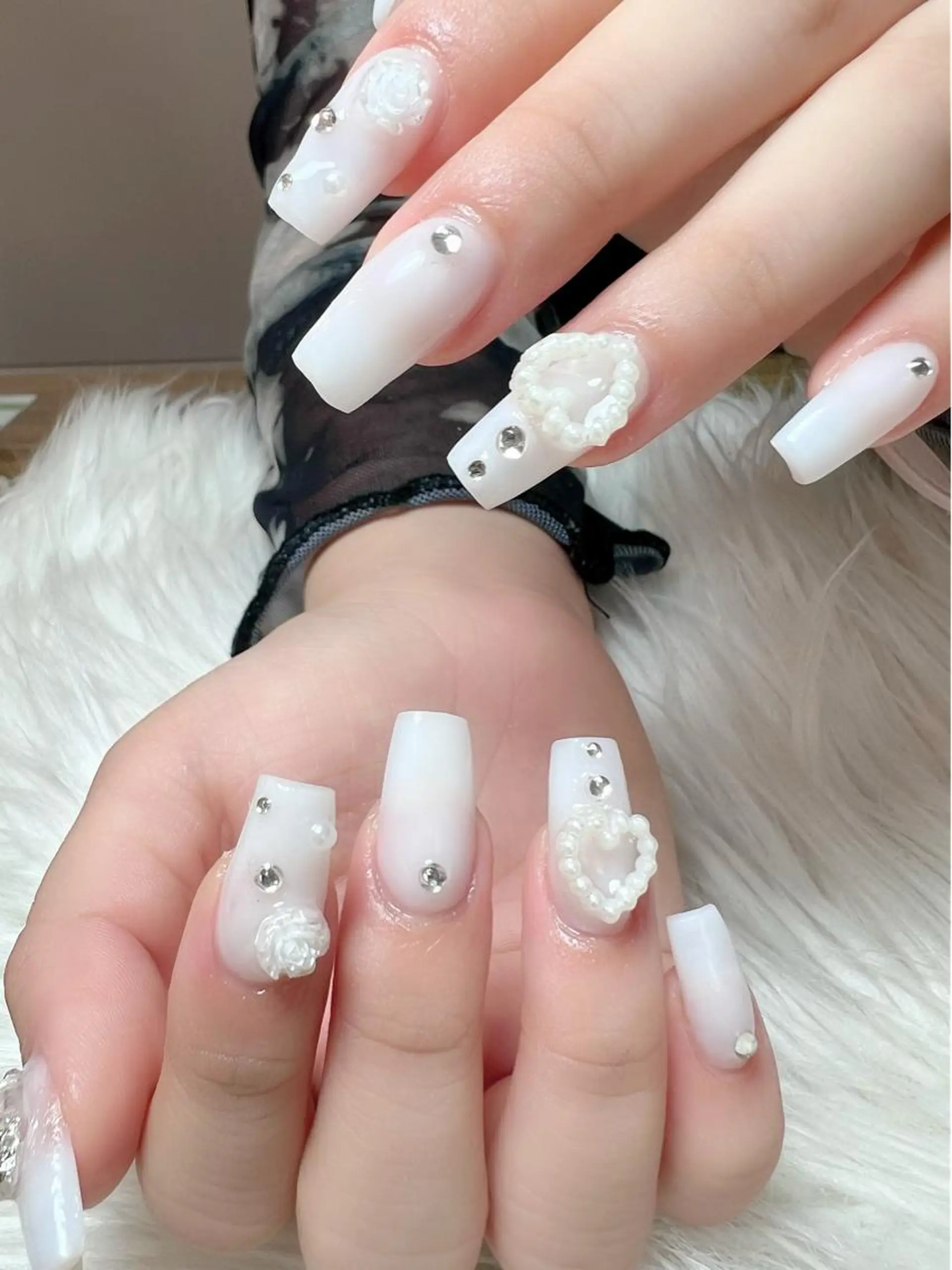 ネイル 持ち込み スカルプネイル ホワイト ハンドネイル シェヌネイル JURAのネイルデザイン