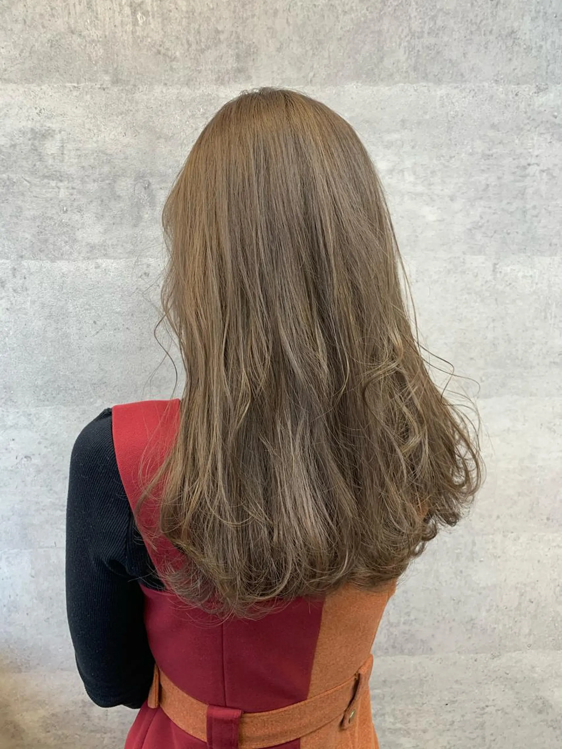 ロング カラー ベージュカラー ミルクティーベージュ ヘアカラー Chara Chalone所属・今野 美栄のヘアスタイル