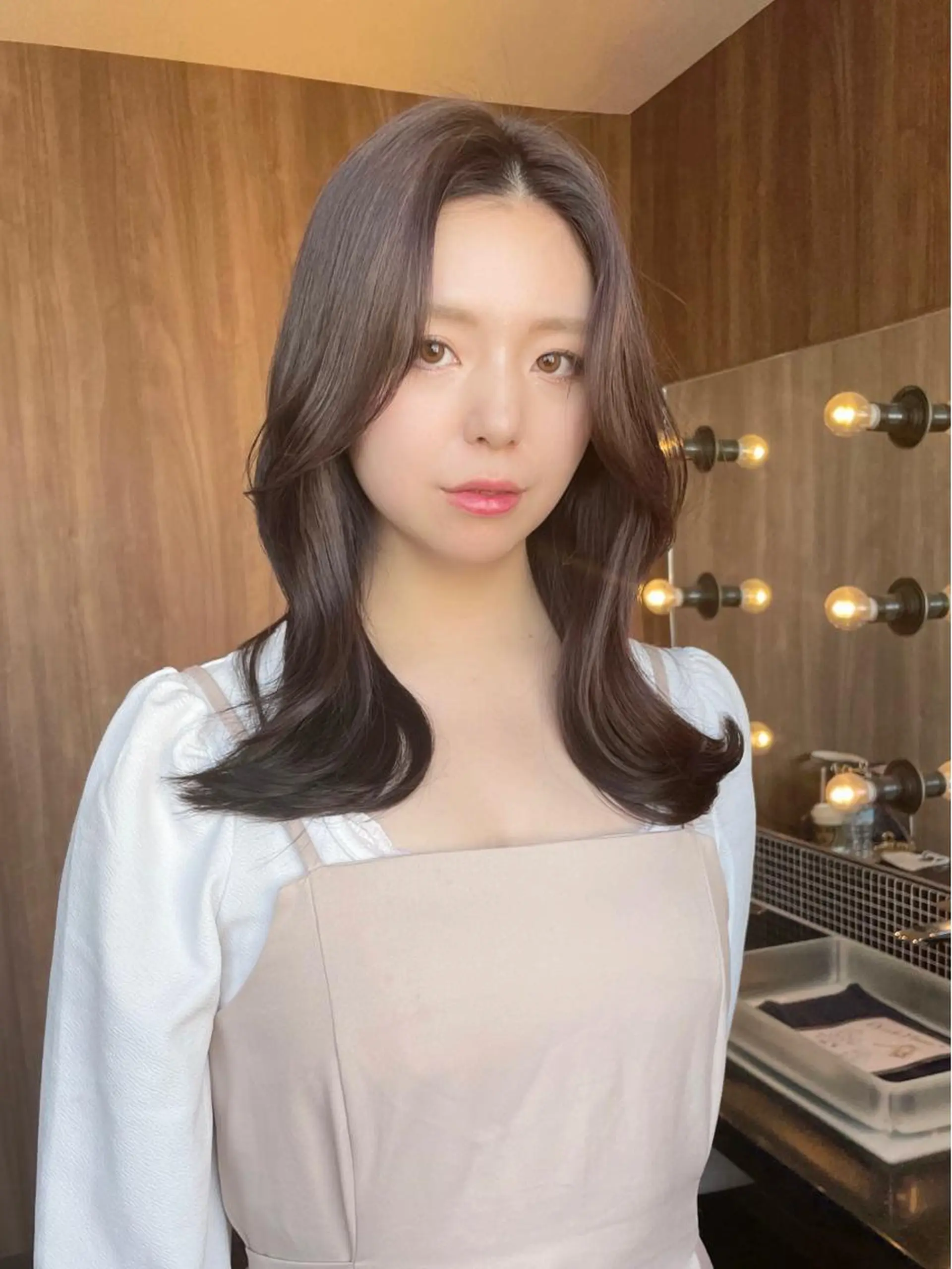 ミディアム カラー ベージュカラー ラベンダーカラー ラベンダーベージュ くびれヘア チヒョ🦋 韓国hair🇰🇷のヘアスタイル