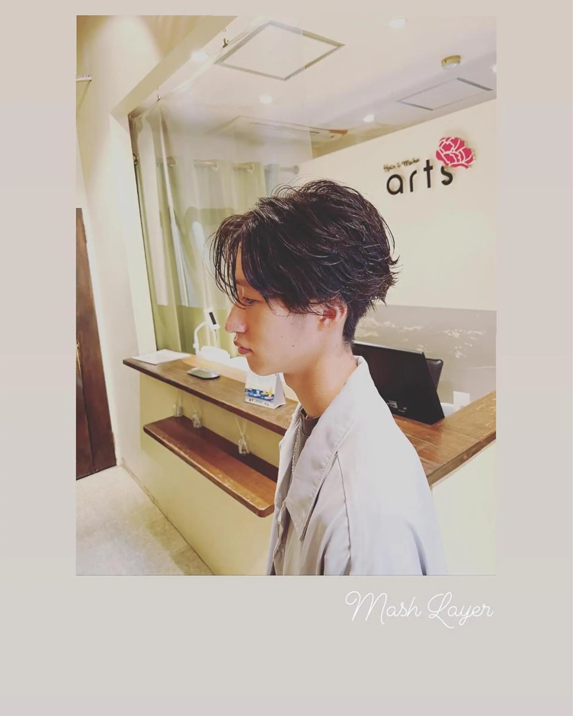 ショート メンズ センターパート マッシュ レイヤーカット ハイライト/インナー /ブリーチ/レイヤーのヘアスタイル