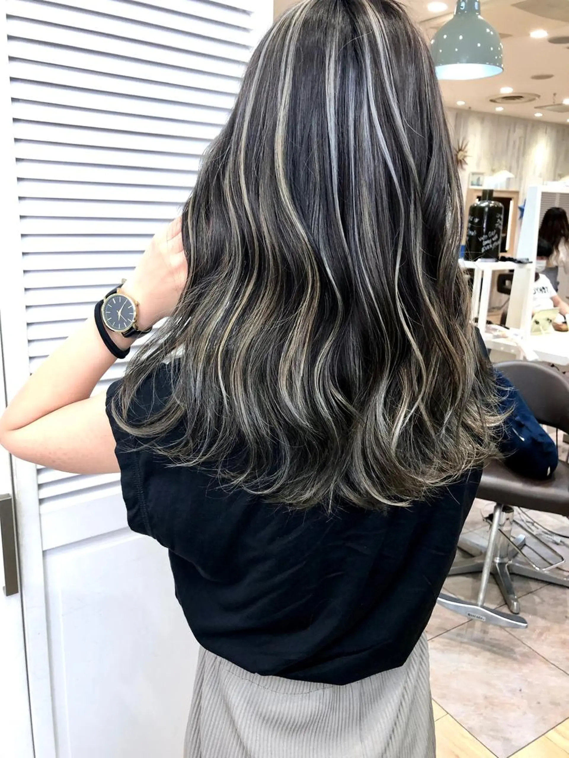 セミロング カラー ハイライトカラー ハイライト タナカ タクヤのヘアスタイル