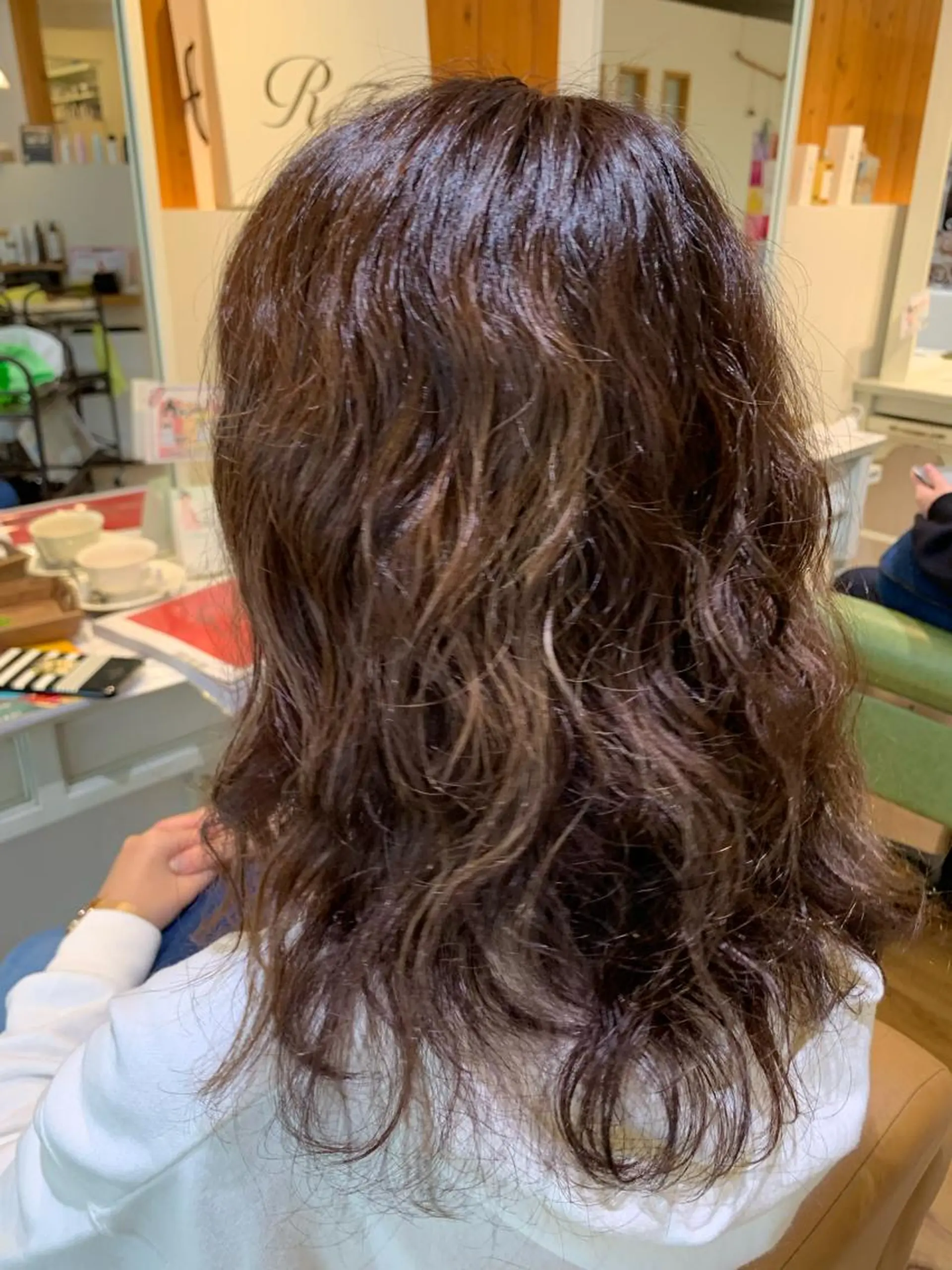 セミロング パーマ 奥野 理香子のヘアスタイル