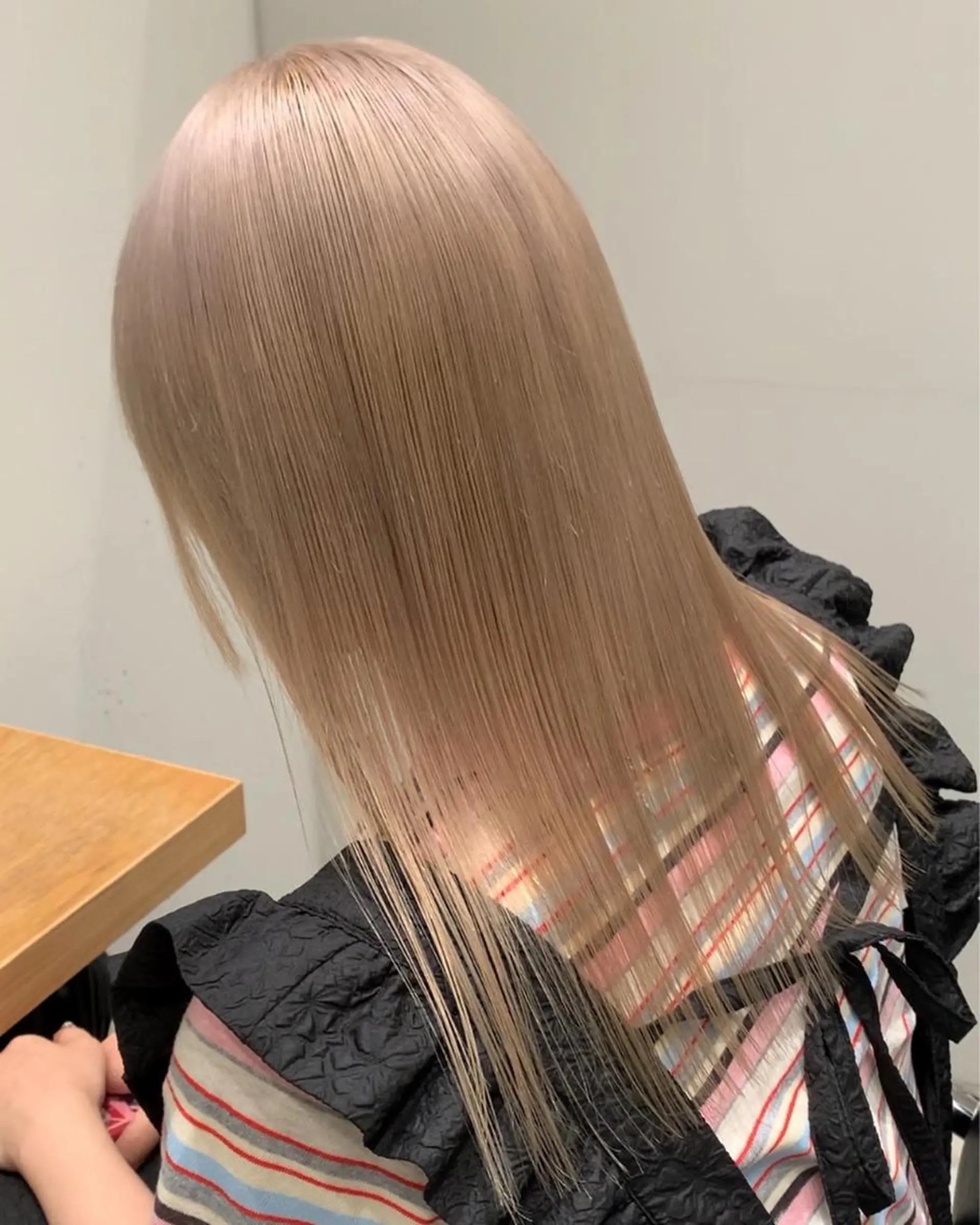 ミディアム カラー カット ヘアカラー トリートメント れい🫧 ハイトーン特化のヘアスタイル