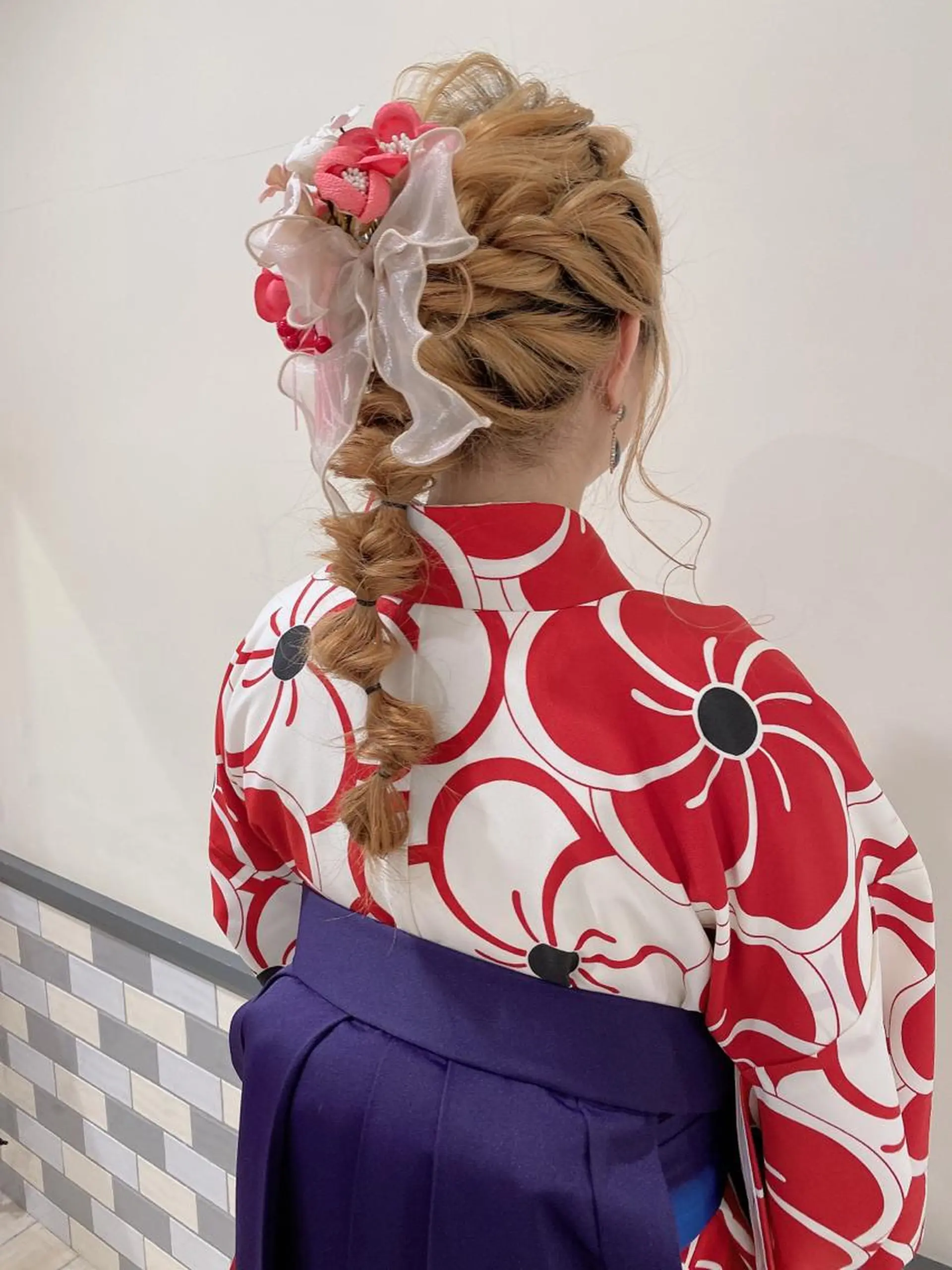 ヘアアレンジ 卒業式のヘアスタイル 玉ねぎヘアー ✳︎SERA✳︎ 平日のみご案内のマツエク・マツパデザイン