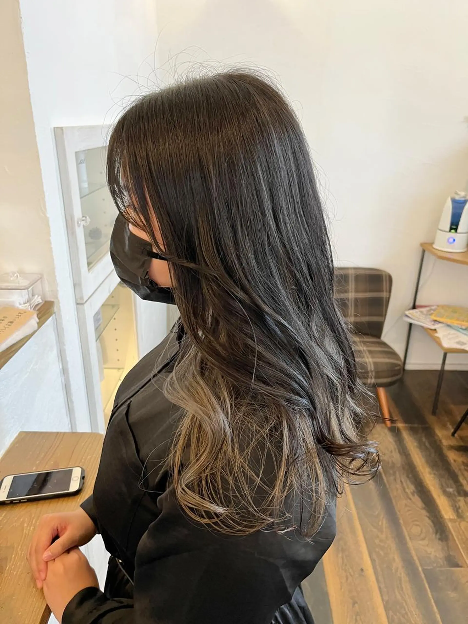 ロング カラー ブリーチ インナーカラー シルバー 伊藤ゆかり/髪質改善 /透明感カラーのヘアスタイル