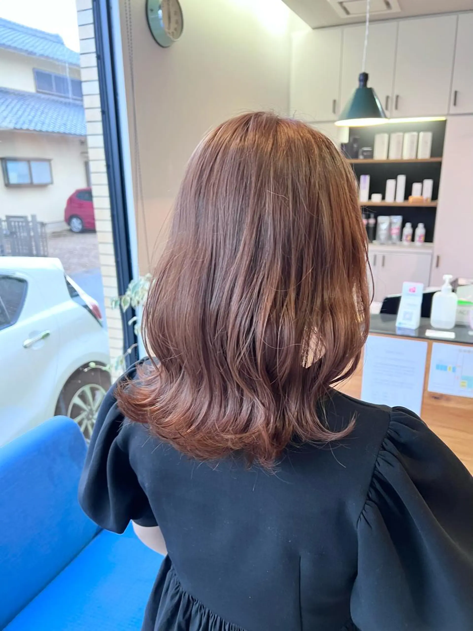 セミロング カラー ブリーチ ブラウンカラー くすみブラウン ヘアカラー トリートメント ツキダテ ユイのヘアスタイル