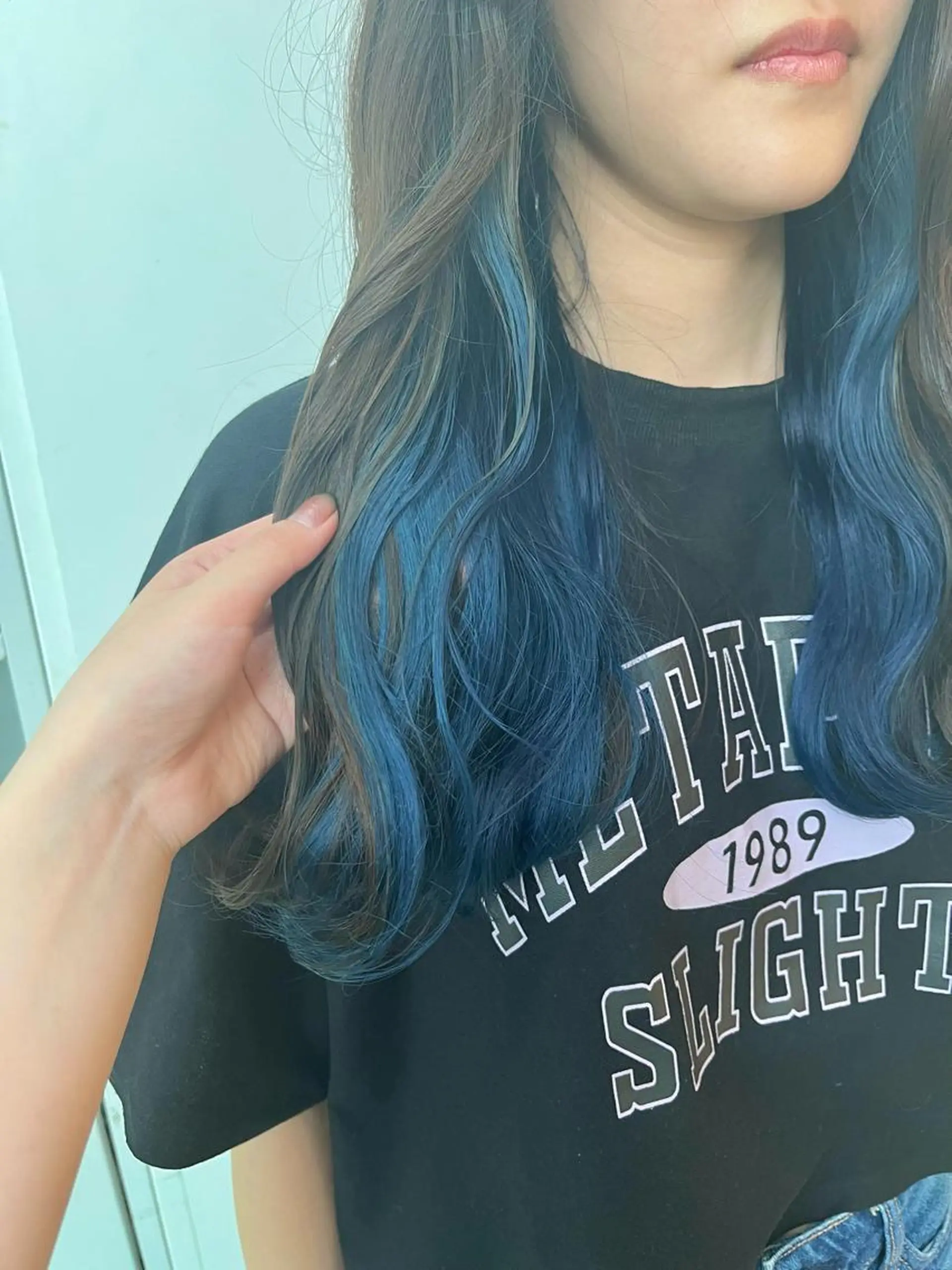 ロング カラー アッシュ アッシュブラウン ブルーカラー ブラウンカラー くさかみさき🌼暖色 /耳つぼ/オタク🌼のヘアスタイル