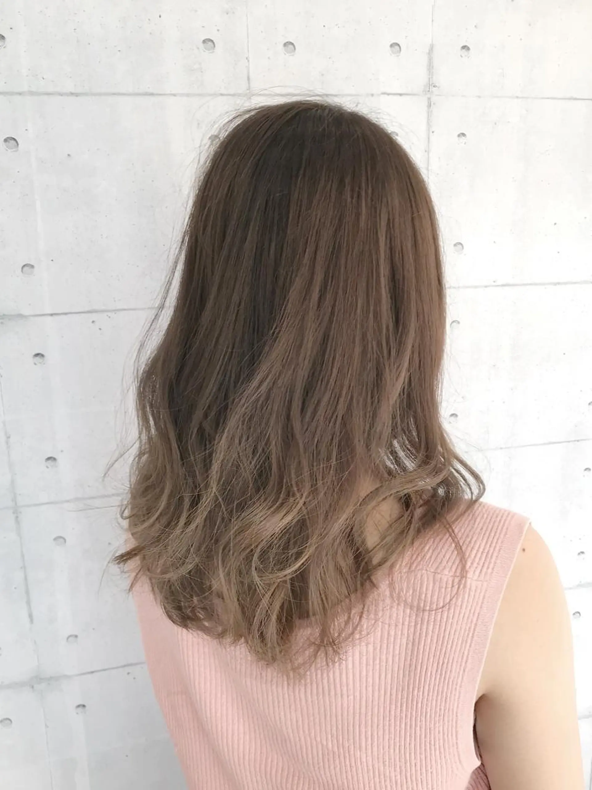 ミディアム カラー ベージュカラー ブリーチ グラデーションカラー 高木 麻知子のヘアスタイル