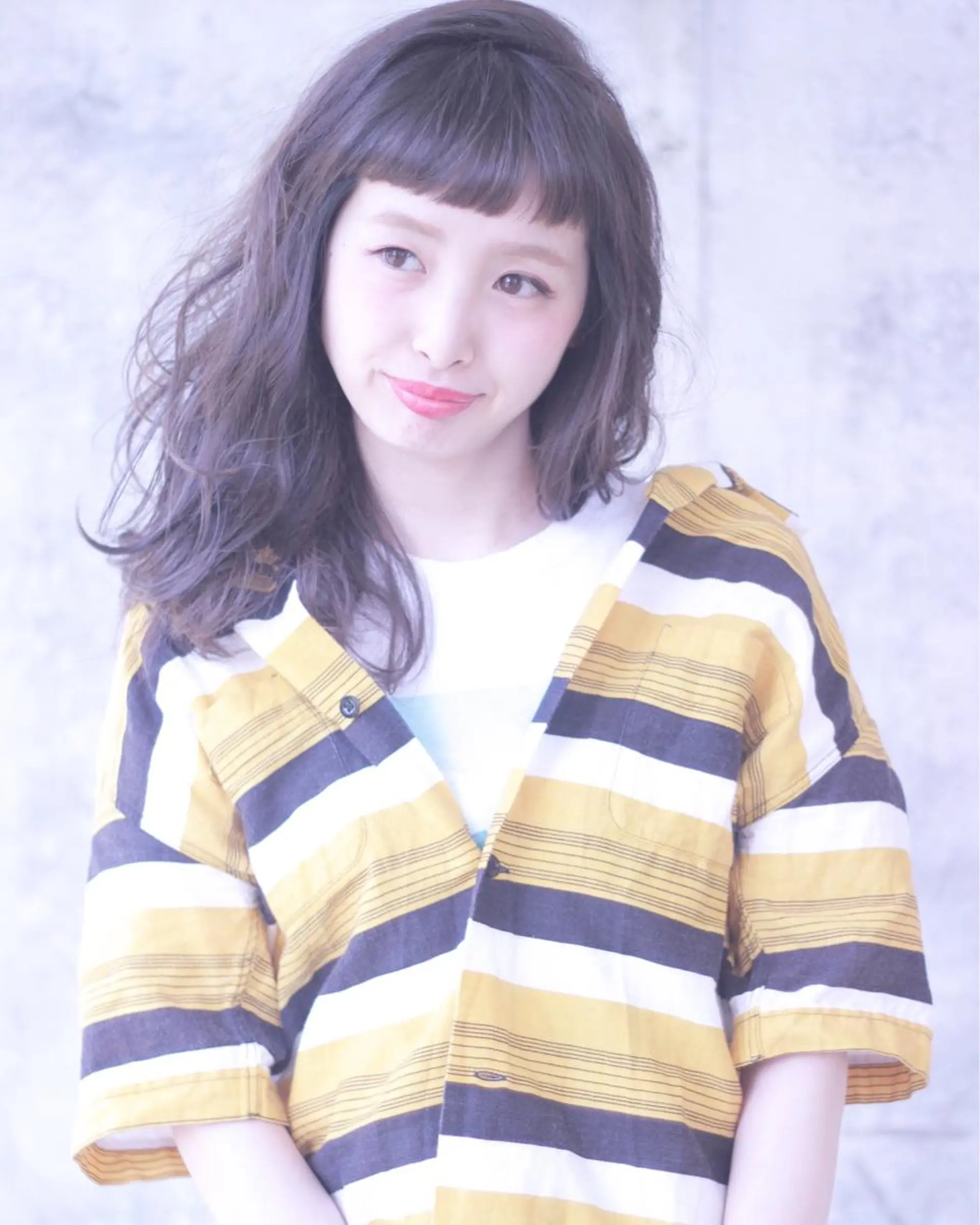 セミロング カラー グレージュ 及川 光のヘアスタイル