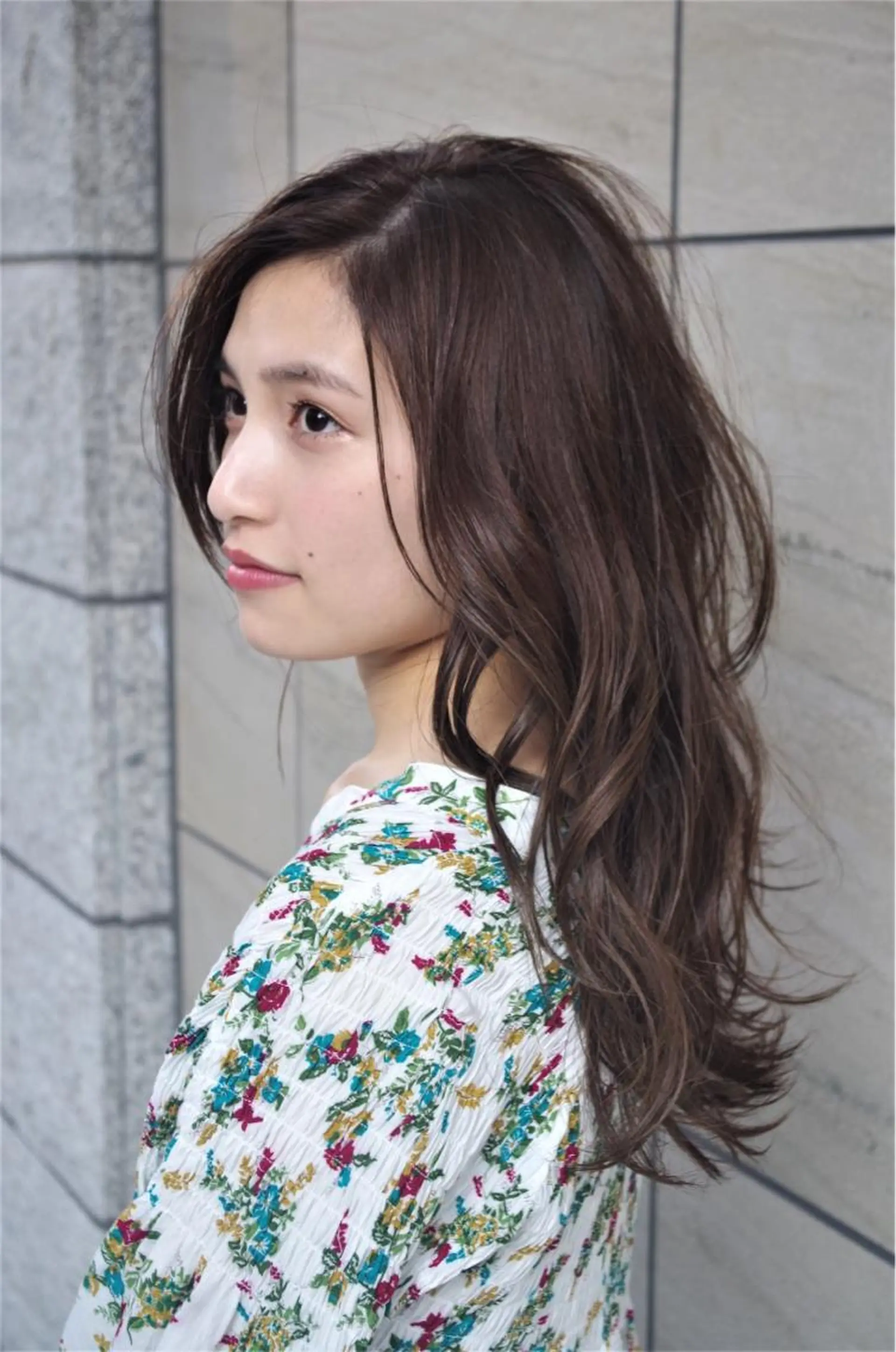 セミロング カット ヘアカラー HIRO .のヘアスタイル
